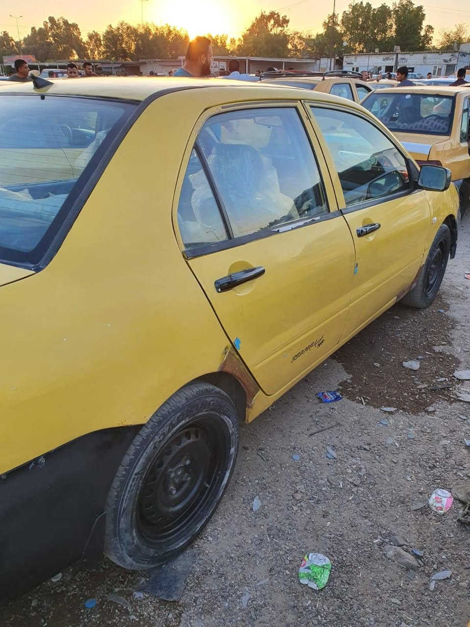 السلام وعليكم 
لانسر مديل 2010 حره 
حادثها جاملغ الأيمن 
مكينه 1600 كير عادي 
السعر 56$ وبيها مجال 
***********
