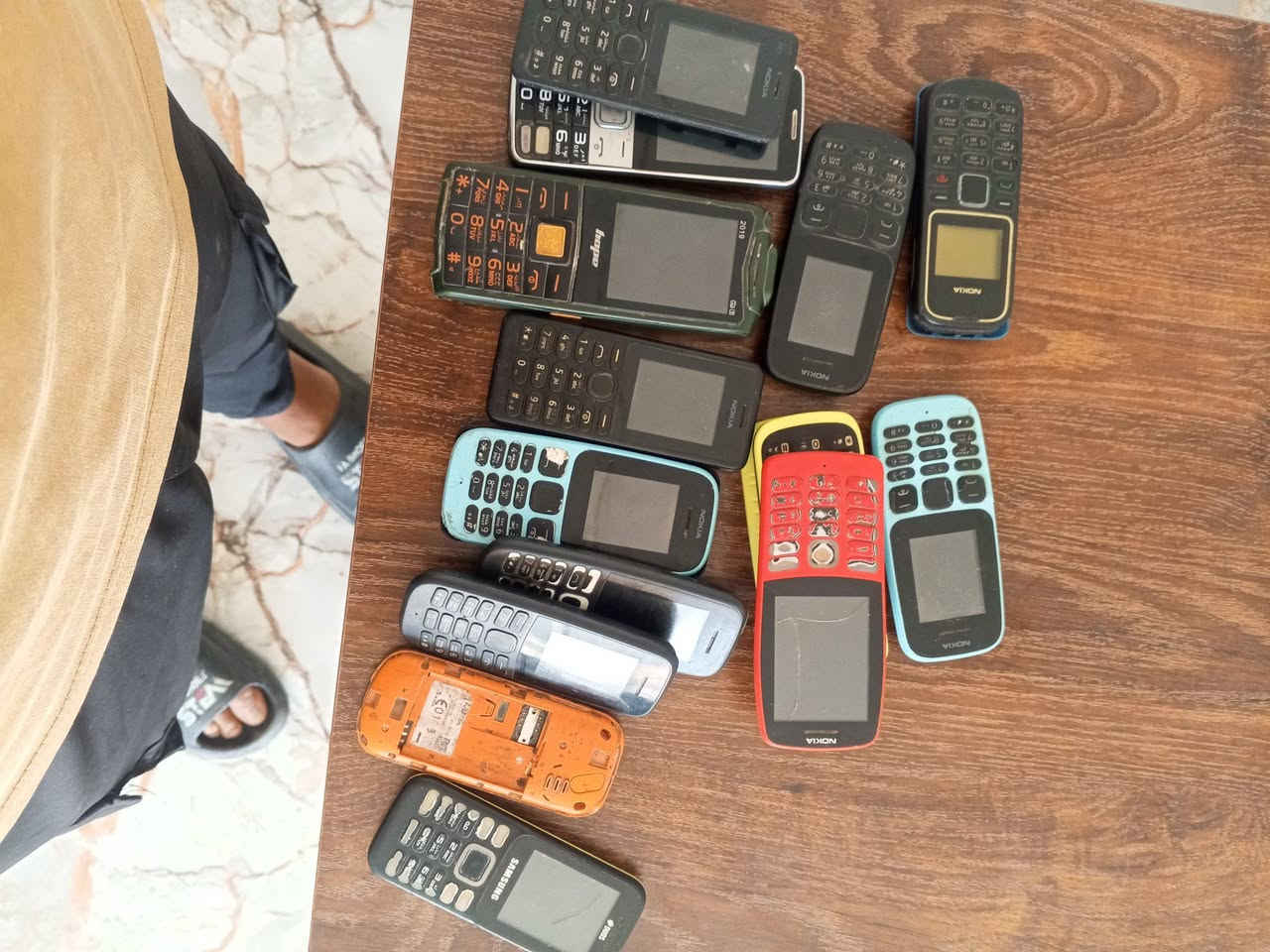 بيهم شغال بس نقص بطاريات  
25الف معه توصيل شلع ***********
