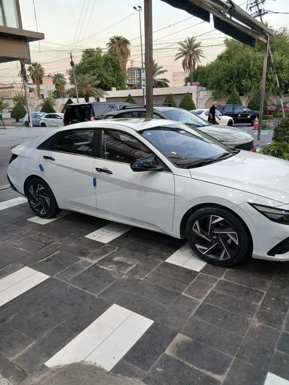 سلام عليكم الانترا موديل موديل 2024 وارد صيني فول مواصفات كفالة عامة ماشية 30 ألف فحص وهزة جديدة مكان السيارة بغداد السعر 132 وبيها مجال هاتف ***********
