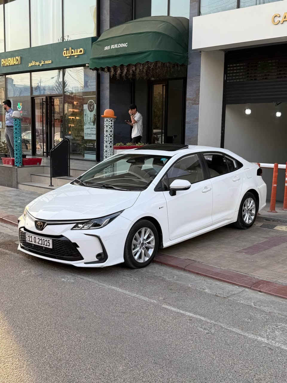 السلام عليكم 

تيوتا كورلا 2025 هايبرد 

المواصفات : 
فتحة سقف
كشنات جلد 
رادار وتثبيت مسار
بصمه 
عداد دجتل 
واناره زنون 
المواصفات المعروفة بالكورلا 

الممشى : 55 الف كيلو 

الملاحضات / اكو ملاحضه وحده فقط وضحتها بالصور كلش بسيطة وخفيفه بس ما صارلي مجال اصلحها 
الباقي كفاله عامة 100‎%‎
السياره معتني بيها جداً من ناحية الدهن والبانزين والصيانات وترايها مال زيرو الحمدالله 
استخدام شخصي مال بيت 

السعر 153 ورقة وبيها مجال وما اقصر وياكم الغوالي 
سياره نظيفه وحلوه مال جناي 
*********** مكاني الكرادة شارع 42 بغداد, العراق
