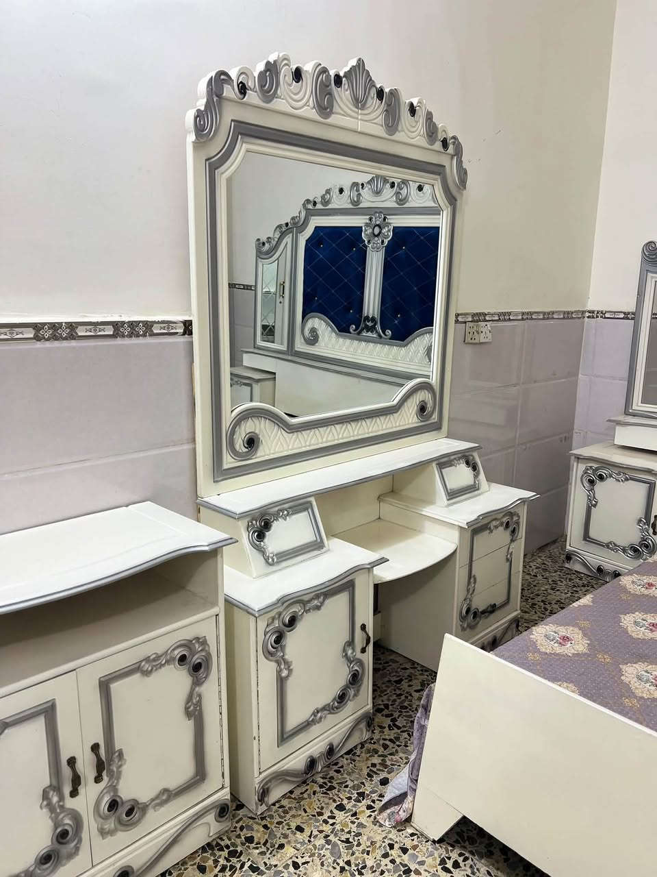 غرفه اخشاب عراقية مال عرسان السعر ٧٥٠ العنوان الشعب حي بساتين ويوجد توصيل ***********
