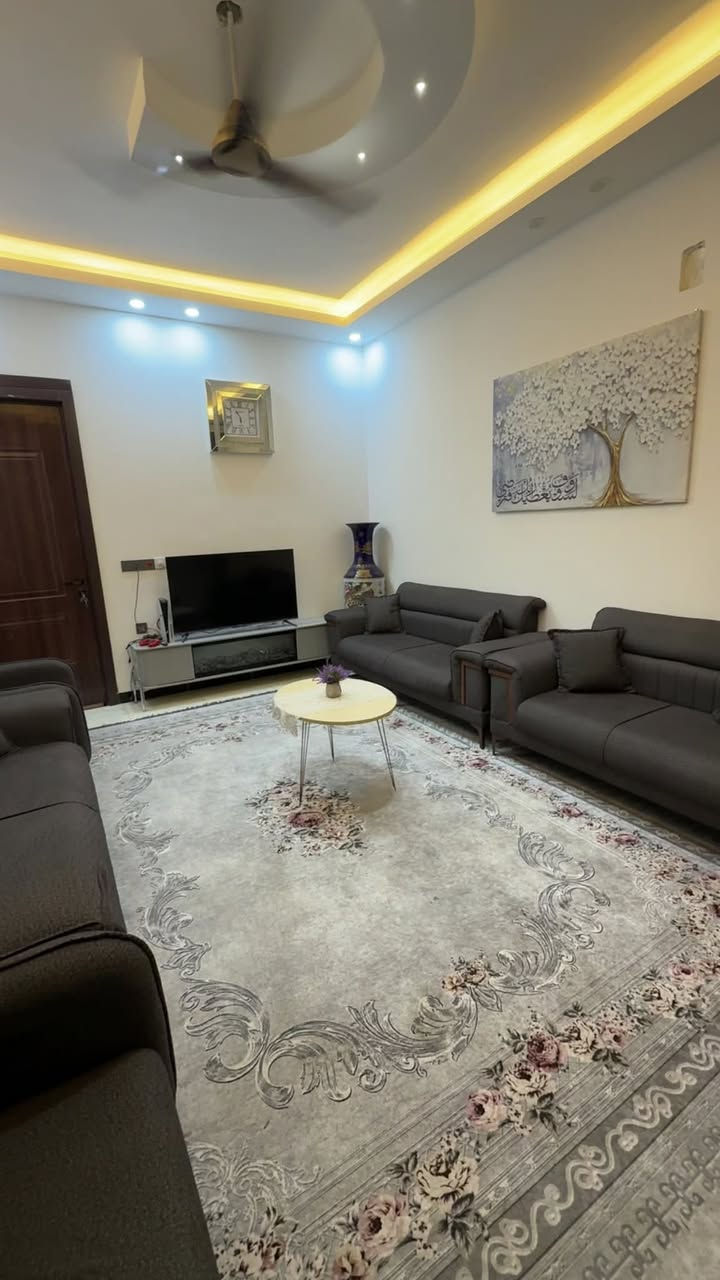 بيت للبيع في الدوره البعيثه مجمع العدل الاول اول فرع مساحة ١٢٠ متر مربع يحتوي الطابق الارضي على غرفه نوم واستقبال وصاله ومطبخ وحمام وكراج الطابق الثاني ٣ غرف نوم وحمام للغرفتين وحمام داخل الغرفه الثالثه مع دريسنك روم والطابق الثالث غرفه نوم وحمام كبير وسطح السعر ١٩٠ وبي مجال بناء درجة اولى ويحتوي على دكتات دخل البناء لكل الغرف والمطبخ للاستفسار الاتصال ع الرقم ***********
