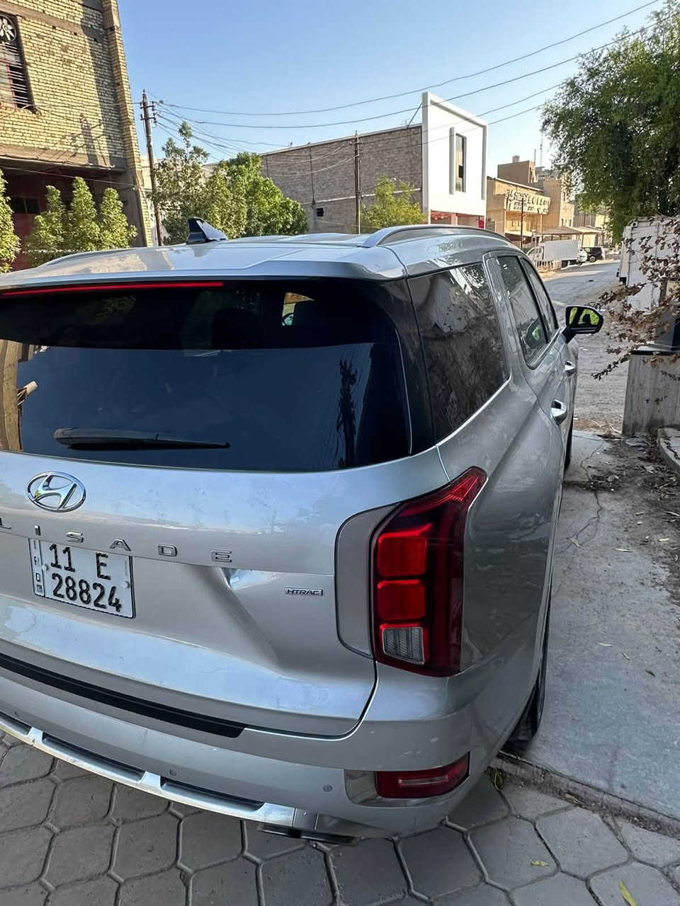 🚨 **للبيع هونداي باليسايد 2022 VIP فل كامل** 🚨

🚙 **النوع:** هونداي باليسايد  
📅 **الموديل:** 2022  
⚙️ **المحرك:** 3.5  
🛞 **الدفع:** 4×4  
📍 **الموقع:** بغداد – زيونة  
🛣️ **الممشى:** 75 ألف كم  
🎨 **اللون:** رصاصي  
🇺🇸 **وارد أمريكي**  
📄 **رقم بغداد – سنوية جديدة**

🔧 **الحالة:**  
السيارة كانت حادثها **جاملغ/وبنيد مبدل ومصبوغ**، **بدون أي ضرر بالداخلية أو اللغد أو الشاصي**، والشاصي كله **سليم**.

⭐ **فول مواصفات VIP**  
السيارة نظيفة ومواصفاتها عالية.

💰 **السعر: 37,500,000 دينار**  
🤝 التفاوض للجادين فقط.

📍 **الفحص بأي مكان يختاره المشتري.**

**للجادين التواصل خاص أو على الرقم:** 📞 [***********]

