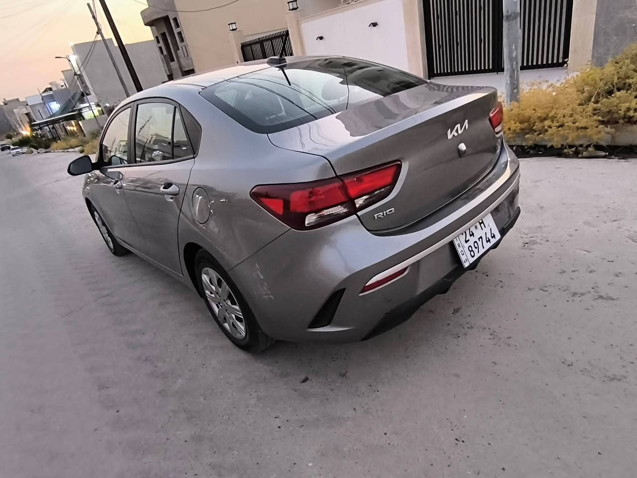 كيا ريو 2023 وارد امريكي
بدون صبغ بدون تبديل 
اربكات سليمة السياره رقم دهوك ترقيم جديد قبل اسبوع سنويه باسمي اني الشرعي تحويل وغرامات بشرط صور الضرر بالمنشور 
السياره ماشيه 25 الف 
محرك 16 دوش
كير 8 نمر 
السياره في وضع الشركة بدون خدوش وبخصات 
مكان السياره موصل الجانب الايسر 
للتواصل الاتصال على 
***********
***********
