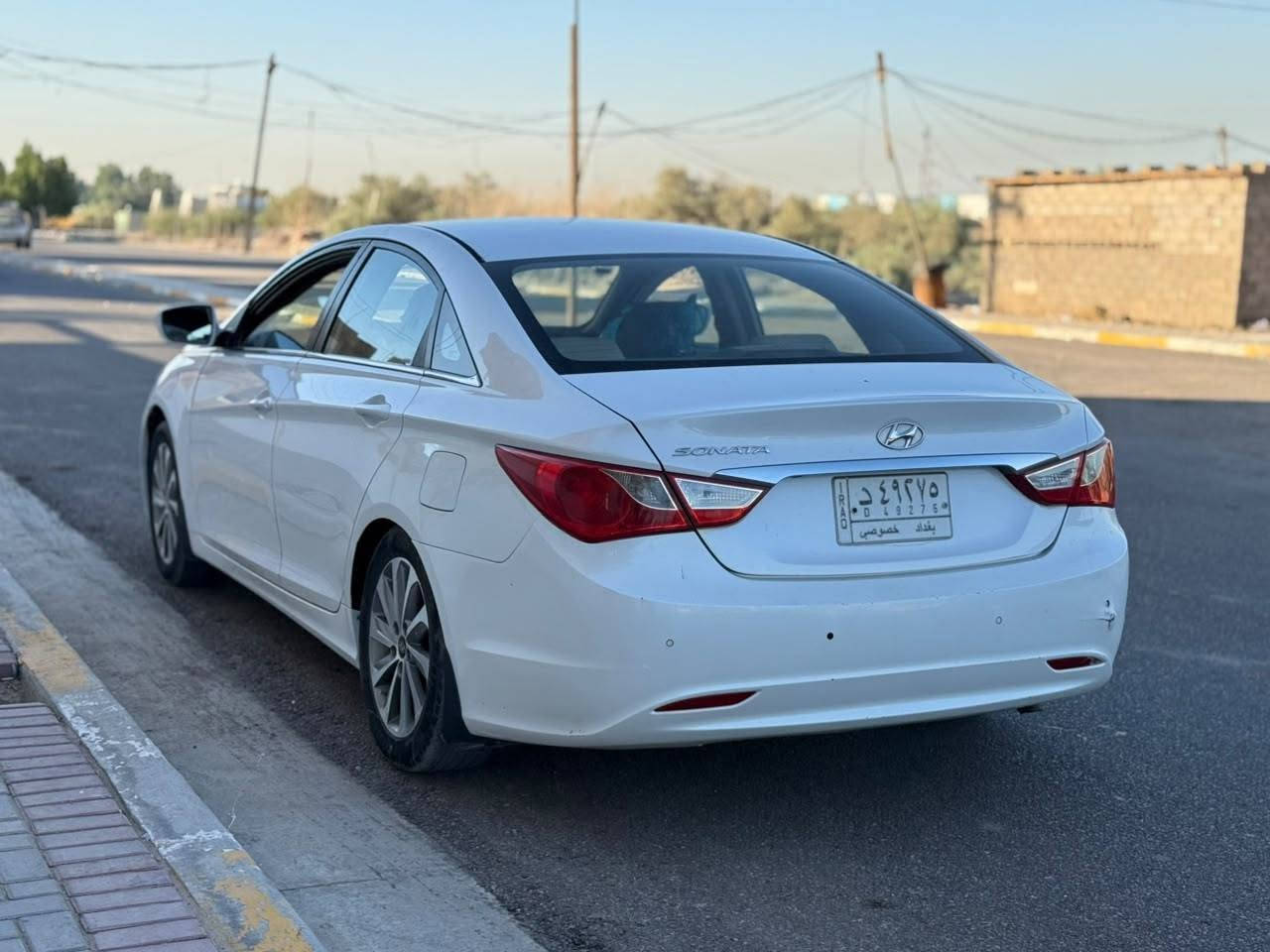 محرك 2400 دوش وكير 6 سرعات بدون فتح على وضع البلاد 
ماشيه 93 الف ،حداديه وتايرات تمام رقم بغداد بأسمي تحويل بعد الشراء مباشر دواخل كلش نضيفه بيها شخطات واضحه بلصور يحتاج تكحيل وصبغ بسيط حول قبق البنزين بدون دواخل 
السعر 130 مع المجال القليل 
مكاني الديوانيه مركز المدينه  *********** 
الشراي يتصل خاص ماعندي ديوانية, القادسية
