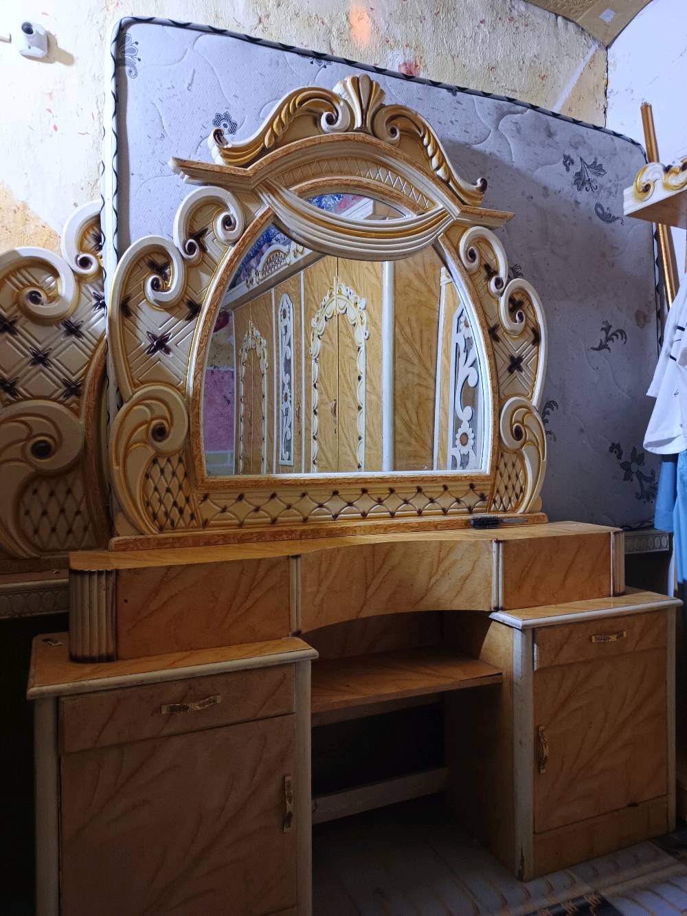 غرفة اخشاب كامله خشب صاج الاصلي
السعر 850 وبيها مجال
العنوان البصره/القبله حي المهندسين