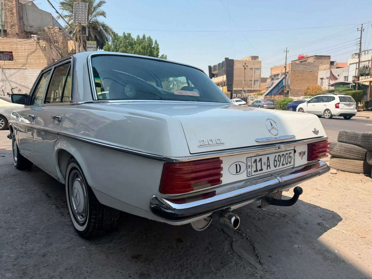 السلام عليكم حبايب
السياره للبيع موديل 1975
رقم بغداد 
السياره جديده وكامله 
مصبوغه للجماليه كير مكينه بلاديه كير عادي تبريد باور السياره جاهزه اي استفسار اتصل على الرقم ***********
السعر ب٧٠ وبيه مجال مكاني السياره بغداد
