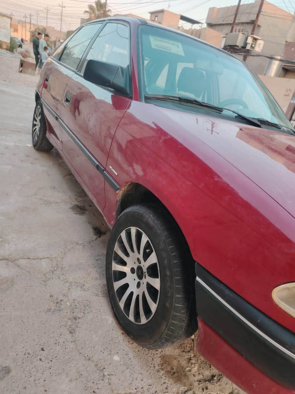 سلام عليكم 
استرا  موديل 91 
رقم نينوى إنكليزي شرط التحويل 
مكينه 16 شرط 
كير شرط 
طخم جديد 
سياره جاهزه 
السياره بدون ضرر صبغ جماليه فقط 
السعر 40 وبيها مجال بسيط 
***********
