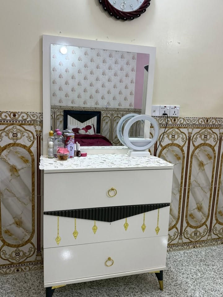 غرفة للبيع 450 وبيها مجال للتواصل ع هذا الرقم 
***********
