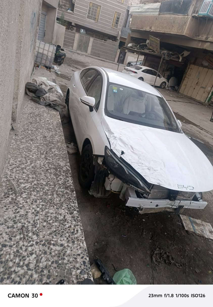 سيل فايف25للبيع رقم بغداد  ماشيه 4000 الكلي على حادثه السيارة طافيه سعر11و800 بيه مجال ***********
