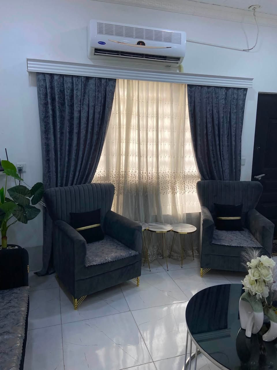 ثول مال پرده للبيع مجرد ثول مالتها ٤ نص متر 
سعرها ٢٥  قفل ***********
