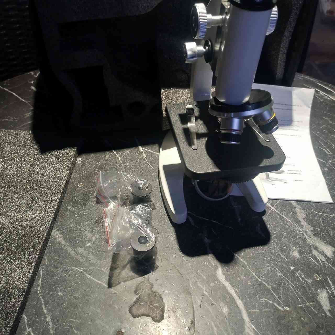 مجهر ضوئي بيولوجي Compound Microscope بحالة ممتازة ✨
🔹 مناسب للطلاب والمختبرات والتعليم
🔹 نظام تكبير متعدد المستويات
🔹 عدسات عينية مرفقة 10X و16X
🔹 عدسات شيئية قابلة للتبديل
🔹 تركيز خشن + تركيز دقيق
🔹 منصة مخصصة لتثبيت الشرائح الزجاجية
🔹 إضاءة سفلية لفحص العينات والشرائح
🔹 حامل وعدسات دوارة لسهولة تبديل التكبير
🔹 تصميم ثابت وقوي وسهل الاستخدام
🔹 يأتي مع العدسات والملحقات الظاهرة بالصور
📦 الحالة: نظيف جدآ غير مستعمل
💰 السعر: [250] وبي مجال
📍 الموقع: [بغداد. الحرية]
للمهتمين والمراسلة خاص 📩
رقم:  [***********]
