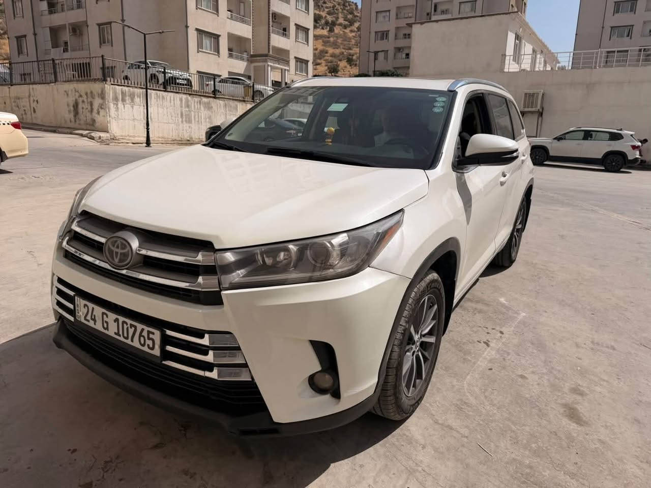 مرحبا اخوان عندي سياره تيوتا هايلندار نضيف جدان بدون سبخ علبارت بي سياره فول موصفات سياره شغال   كشنات VIPو سياره 7راكب بصمه  فول فول 6سلندار و سعر230$ رقم هاتف و واتس اب***********

