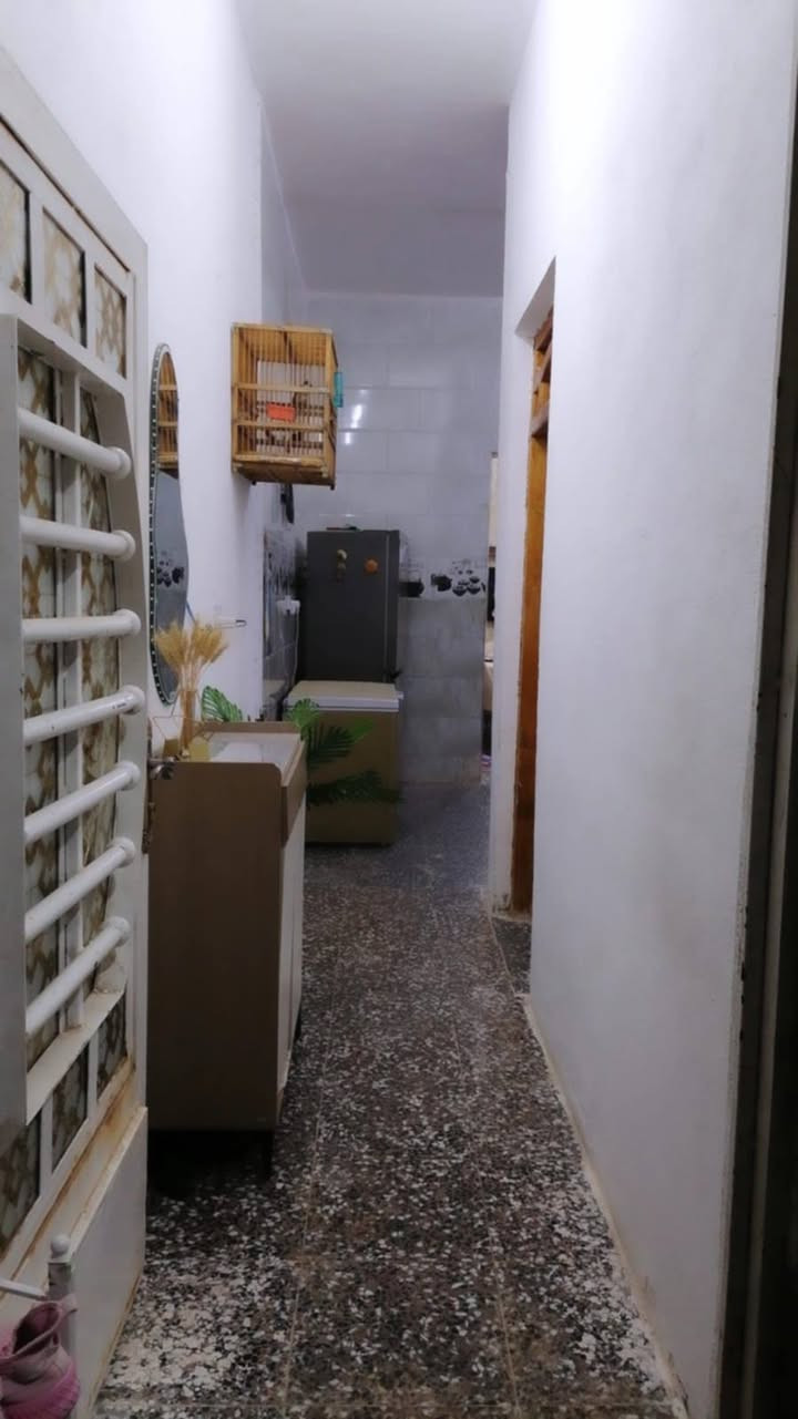 سلام عليكم بيت للبيع (رقم100 متر المعامله جاهزه مالته وبيه توقيع وزير) بناء حديث 2020 قاطين  البيت كونكريت جاهز من كل النواحي بنهاوند خلف البلديه ***********

