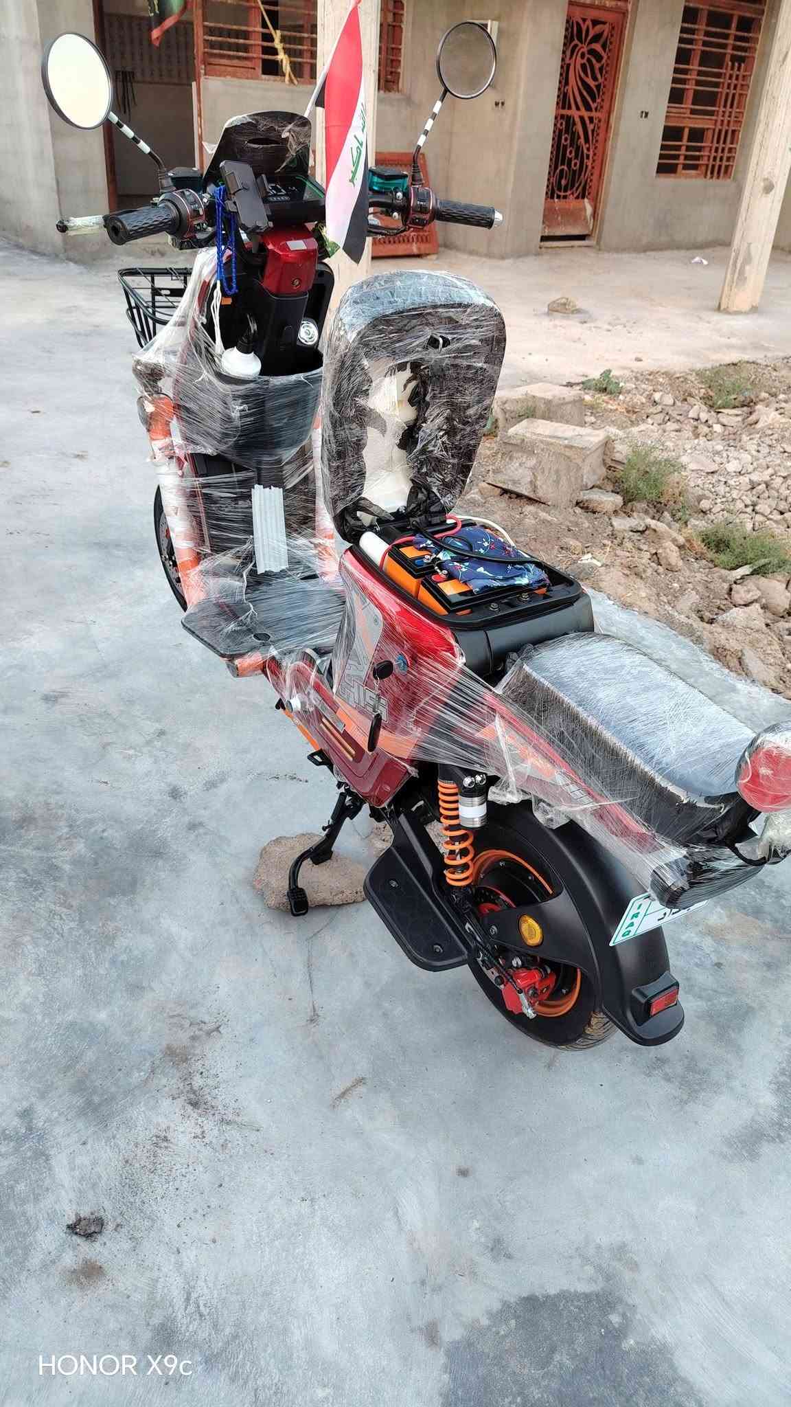 سلام عليكم موطور شحن H900 للبيع نضافه 100 ما مستعمل هويه نضيف كلشي شغال سويجين وبصمتين السعر 650 وبي مجال الي يشتري يجي علا هاذه الرقم *********** حته لو مراوس بستوته موطور بانزين ماكو اي شكال
