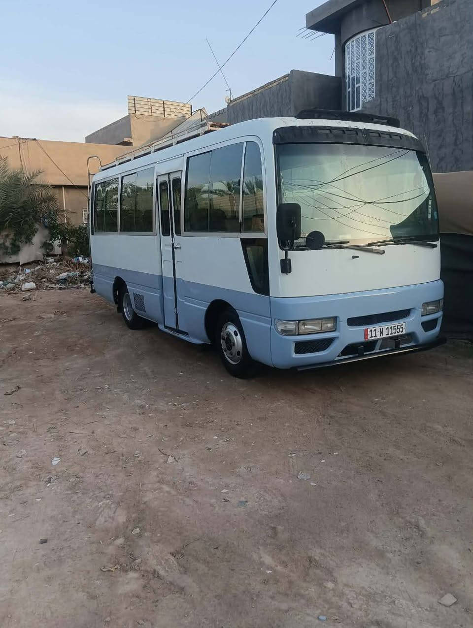 كوستر نيسان • ٢٠٠٢ • رقم بغداد