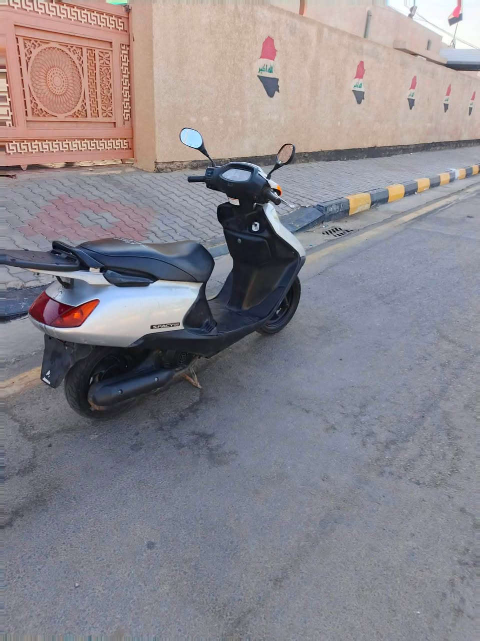 دراجه سبيسي ياباني كفرات بلادي ياباني مختمه كابريتر اصليه. دراجه جاهزه  كل نقص مبيه قفل صندوق شغال قفل جنطه دراجه بلاديه  مكينه نعومه فول الهاتف*********** المكان كوت الزهراء
