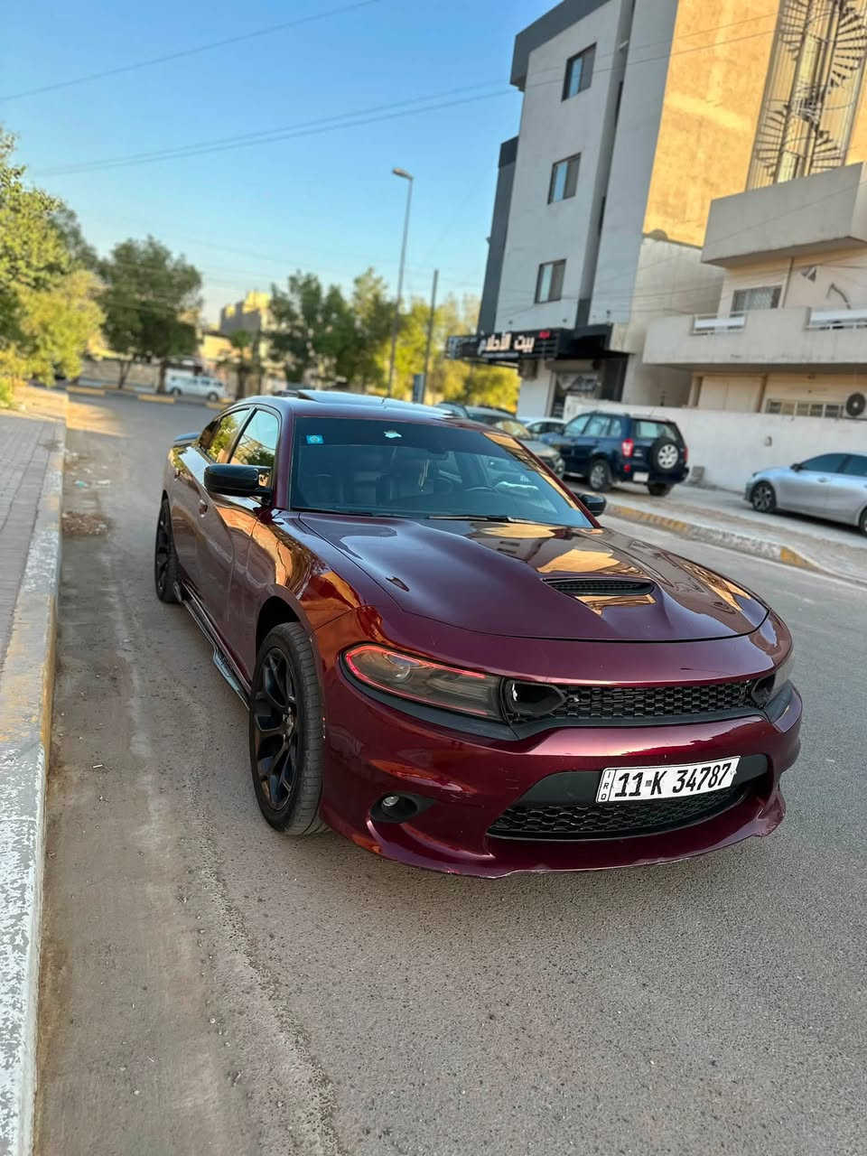 السلام عليكم
دوج جارجر 2019 GT لون ماروني رقم بغداد الجديد
السياره فول مواصفات للاخير 
كشن جلد كهرباء 
فتحه 
رادارات
عليها كت srt
السياره حادثها سرقه 
3 قطع تبديل جاملغات ثنين وبنيد بدون دواخل بدون ايبراك بدون شاصي بدون لغد
وبيها صبغ بيبان ثنين الاماميه  فقط رش بدون ضربه
السياره استعمال شخصي وبدون حادث
السعر 17300$
التواصل ***********
