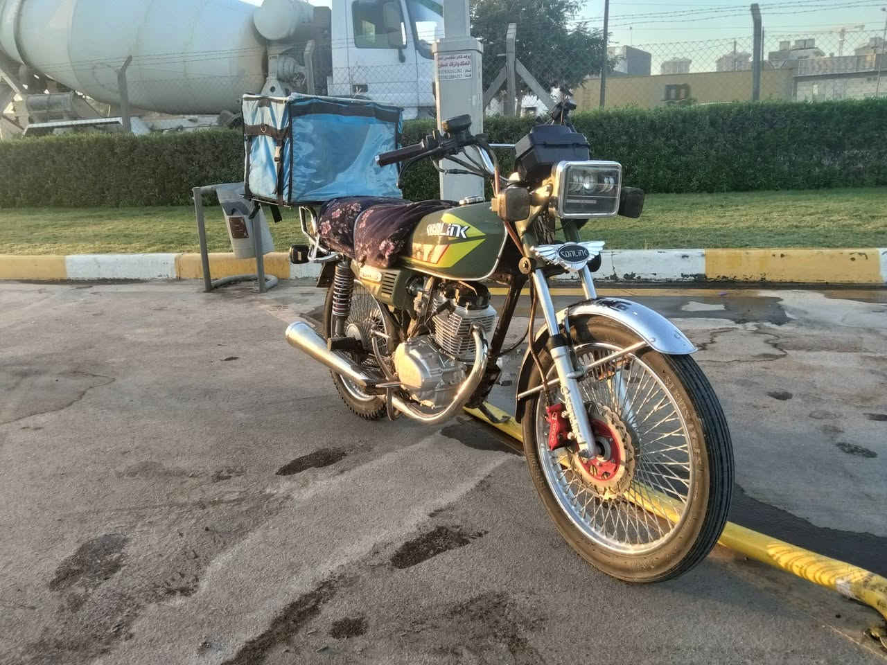 سلام عليكم دراجه للبيع 24 فوووول نضافه كشن اني مغطي نضيف كلشي ما بي ابيعه هيه صندوك و وهايه ستاند يعني تاخذه كبل تشتغل دلفري اوراق السعر630/ ***********
