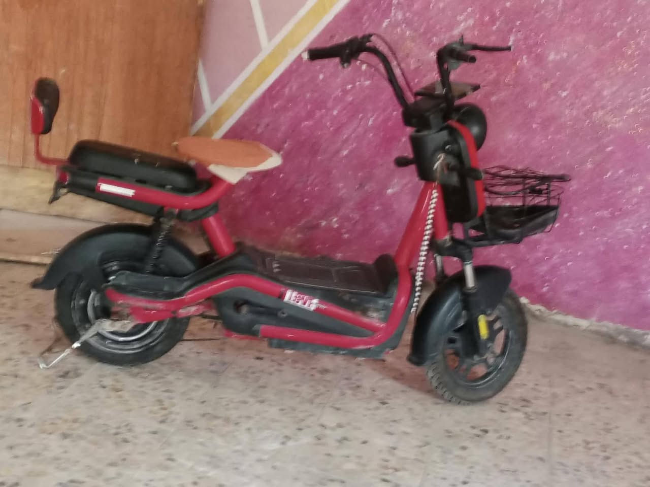 سلام عليكم 
دراجه شحن حجم 14 
موديل 2024
بطاريات عدد 4 كبار
نوع الدراجه ريـان ⚡
دراجه عاطله عوزها ملف فقط 
كلشي شغال فقط ملف عاطل هورن عالي اشاره لايت شغال
انطيك هديه وياها سكليتر 
السعر 75وبيها مجال للشراي 
المكان ديوانية سدير 
*********** بي واتساب قفط
