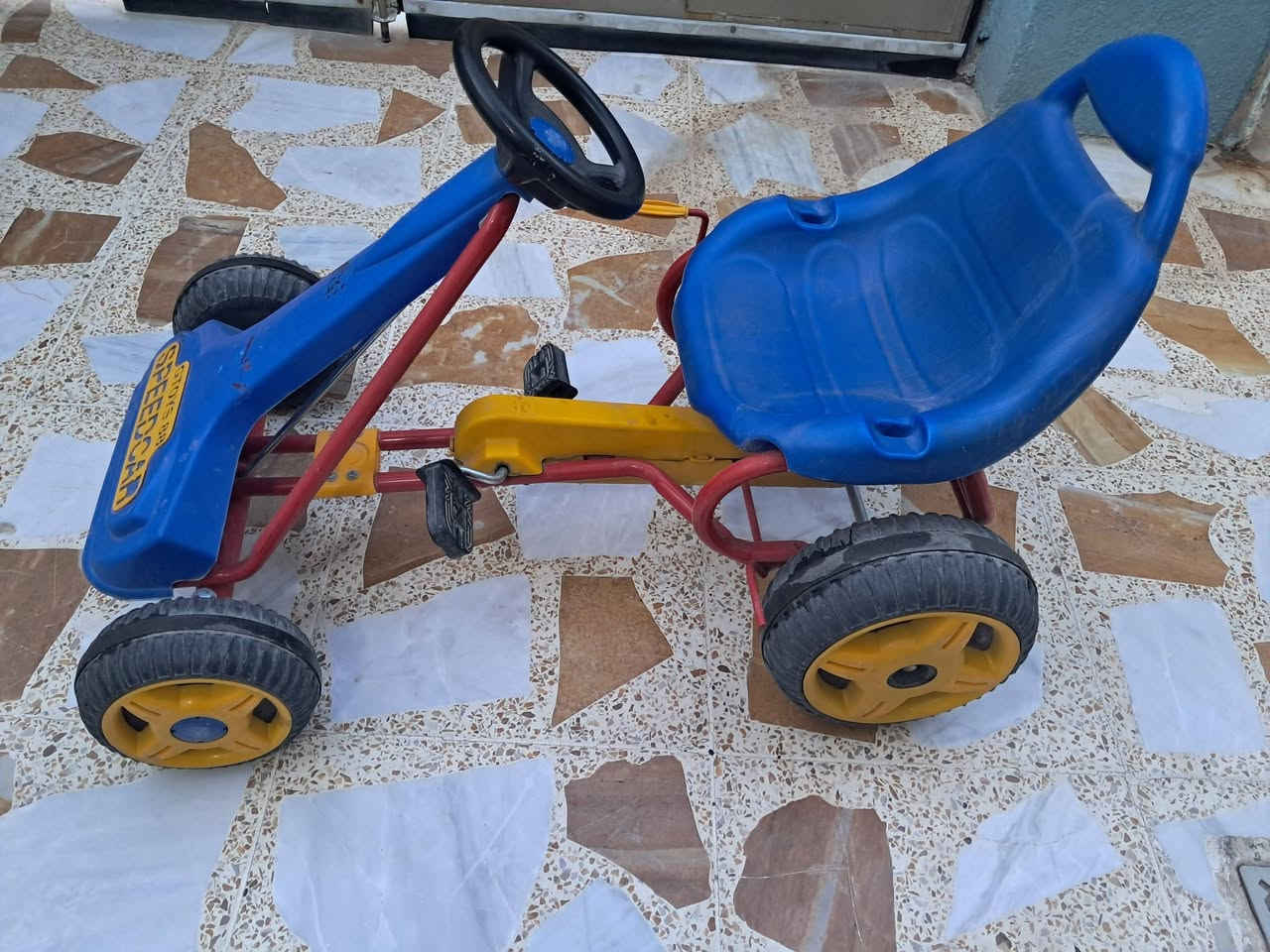 سيارة أطفال • مستخدمة • قليلة الاستخدام