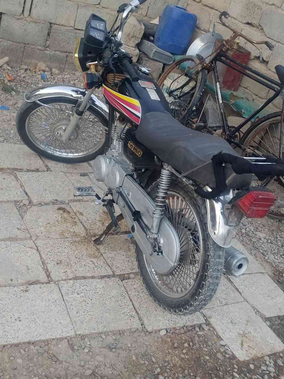 سلام عليكم دراجه لبيع كلك شاصي 21 ديالى هبهب الخالص 
‏‪رقمي ‏‪***********‬‏ سعر 300 مو شراي يعبر منشور 
لحد يكسر بيه👉
