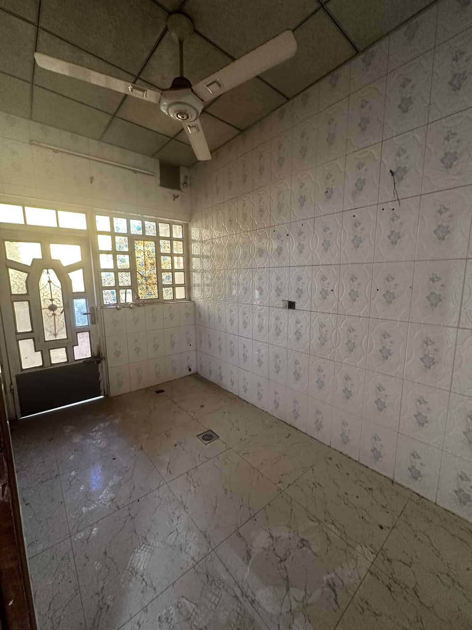 بيت للبيع حي الاخاء طابق واحد ١٥٠ متر واجهه ٦ غرفتين نوم مع صالة واستقبال وصحيات للاستفسار تواصل واتس اب 
***********
