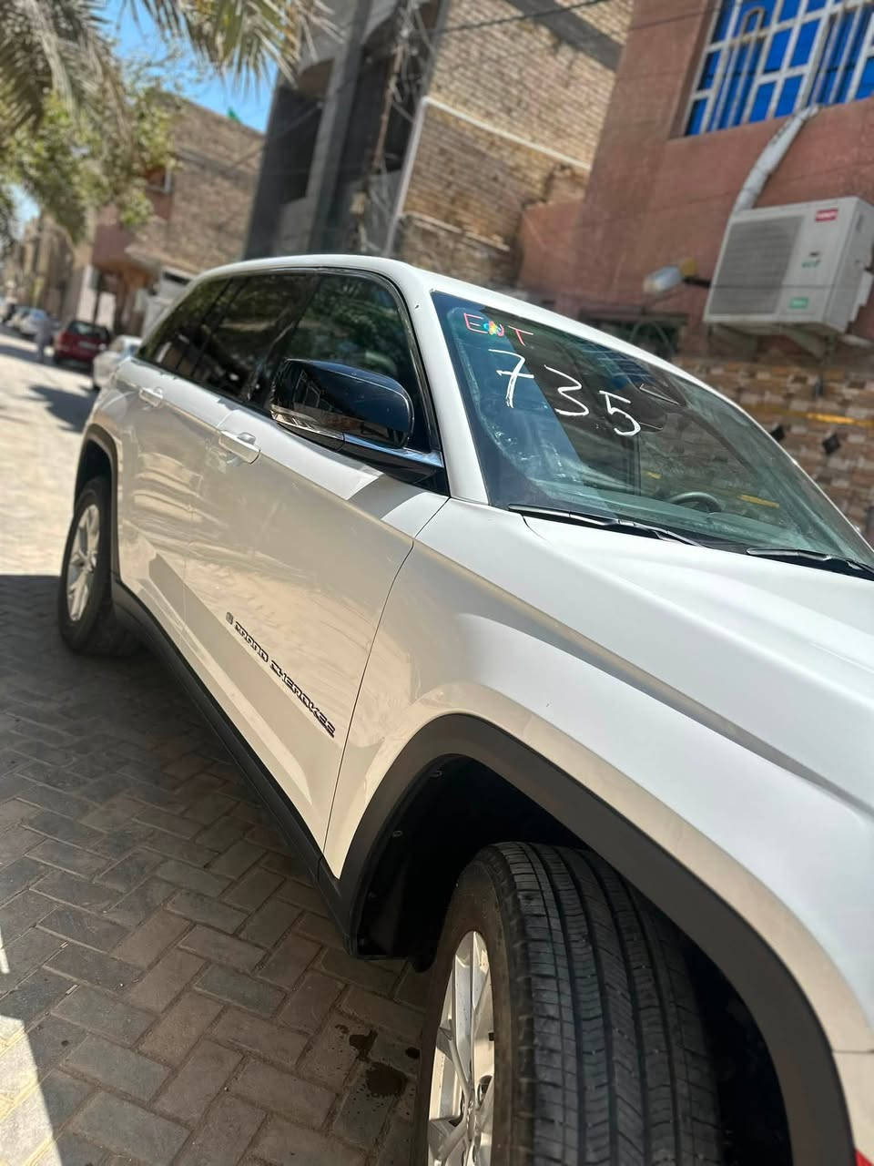 � للبيع Jeep Grand Cherokee 2023 ليمتد (LIMITED)

* 🔹 الموديل: 2023
* 🔹 اللون: أبيض
* 🔹 الحالة: حادث غرق (مصلّحة بالكامل)
* 🔹 التشغيل: شغالة بحالة جديدة
* 🔹 الدفع: 4×4
* 🔹 المحرك: 6 سلندر 3.6 لتر (حوالي 293 حصان)  
* 🔹 قير: أوتوماتيك 8 سرعات  
* 🔹 شاشة + نظام ملاحة + Apple CarPlay
* 🔹 كاميرات + حساسات أمامي وخلفي
* 🔹 فتحة سقف بانوراما
* 🔹 تبريد وتدفئة مقاعد
* 🔹 تحكم سكان + مثبت سرعة
* 🔹 نظام أمان (نقطة عمياء + مسار + تنبيه)  

📍 الموقع: بغداد
للستفسار… ***********
