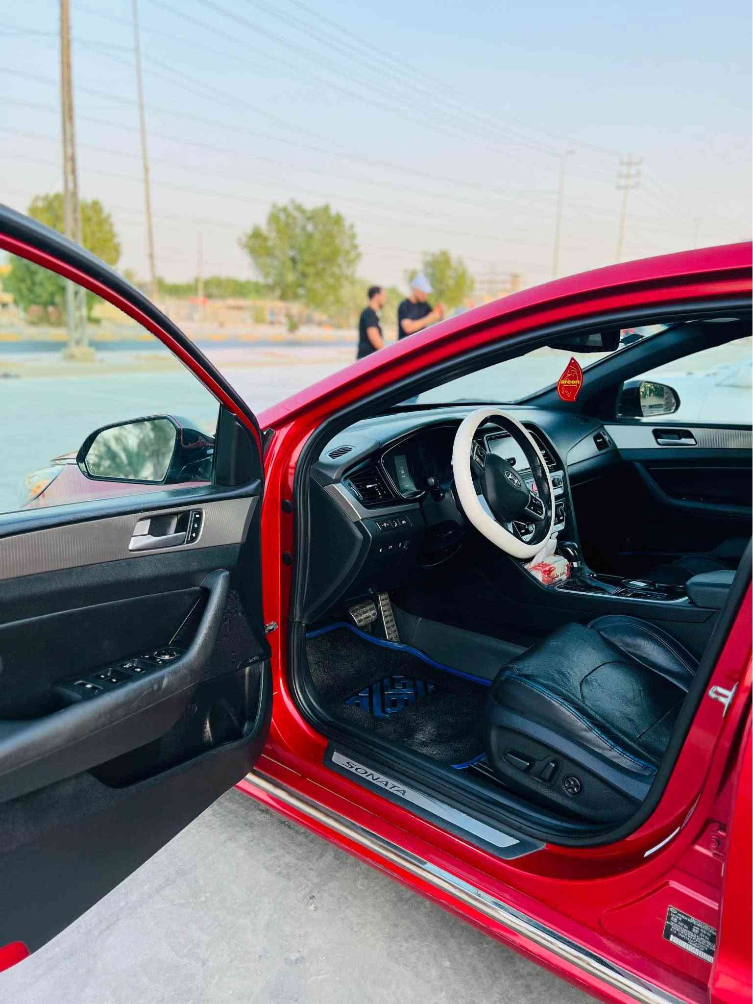 سوناتا 2018 Hyundai Sonata, Limited
السيارة limited يعني أعلى فئة بالسوناتا
💠 
وارد امريكي 

💠حادثها :جاملغ و بنيد باقي كفاله 
يرباك دركه 

🔷مواصفات مفولة: ✅
1رادار امامي. رادار خلفي. رادار جانبي
2حساس امامي خلفي 
3)تحديد مسار 
4)بصمه أبواب 
5)بنرواما 
6)جنطه ذكيه
7)تبريد بيانو +تبريد خلفي 
8)بردات خلفيه بلاد 
9)داخل جلد اسود 
10)ذاكره كشن +كشنات كهرباء اثنين 
11)كشن تدفئه + تبريد 
12)ستيرن تدفئه حرف D+شفتات 
13)اتتو هولد 
14)سايد بريك بصمه 
15)شاحن واير ليس 
16)2000تيربو 
17)انضمه قياده sport.,normal,eco 
18)يدات نيكل
🔸
🔸سياره نظيفة 
💠(للعلم السيارة مبرجة على استقبال البانزين العادي بدون اي دوانز) 💠
مكان سياره :النجف الاشرف
للاستفسار الاتصال
*********** النجف, العراق
