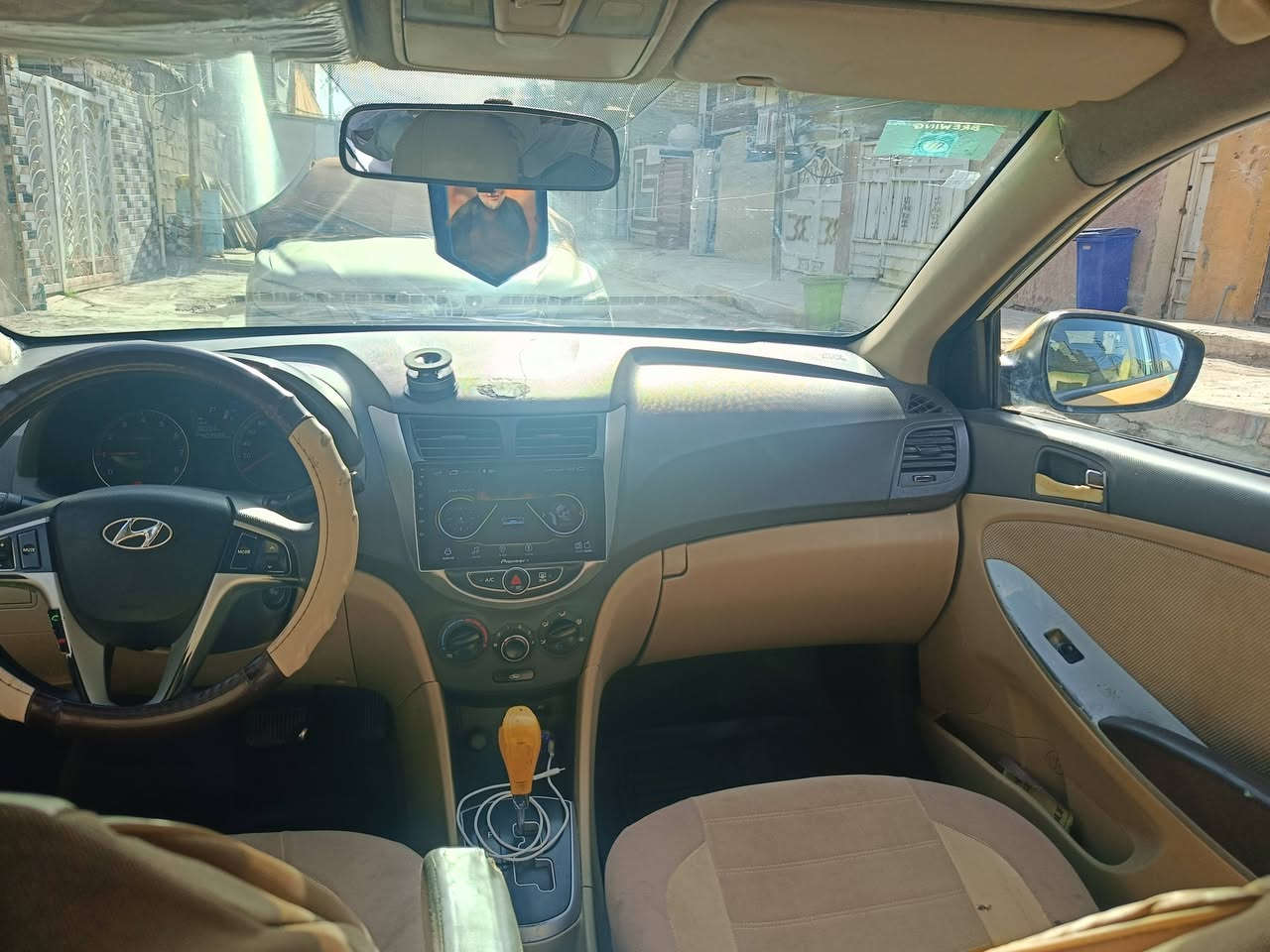 اكسنت مديل 12 خليجي بي طخه بل جاملغ المامي بس لا واصل لغد ولا شاصي بس الجاملغ ونفسيته مسوينه  قطرتين 1600المحرك السياره بس صدره شوه بي طكطه الشعله ام نجم السعر 68 الهاتف *********** بسمي السياره
