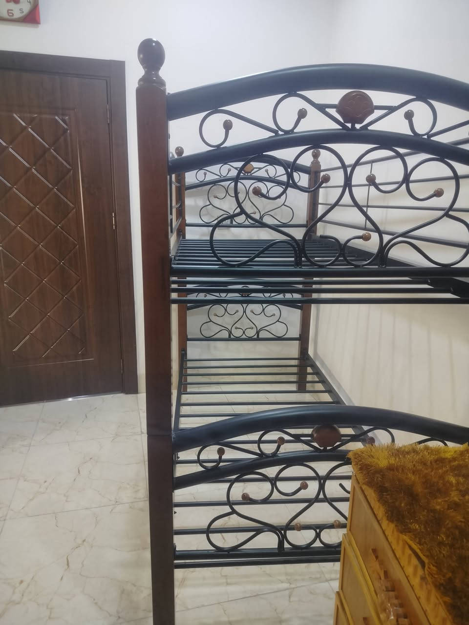 سلام عليكم تخوتا طابقين للبيع حديد مستعملات مده قليله السعر140وبيها مجال *********** الي يريد يتواصل على هاذا الرقم

