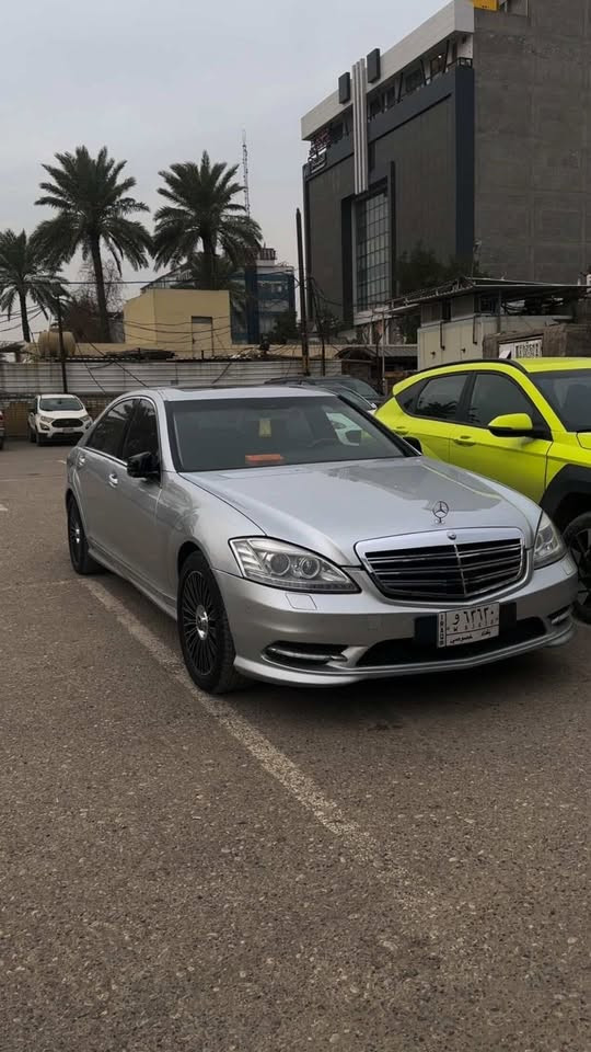 السلام عليكم
مارسيدس c550 
موديل 2009
محدثه 2013
ماشيه 175 
مصبوغه عام جماليه 
مواصفاته معروفه 
بيبان شفط خزن مقاعد 
كشنات تدفئه تبريد 
صندوك شفط 
بيه نقوصات بسطه 
رايده 135 $ 
وبيه مجال  
مكانه بغداد 
***********
