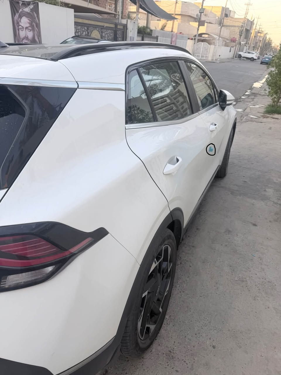 السلام عليكم
كيا سبورتج للبيع
موديل 2025 خليجي 
مكفوله ما عدا شويه بارد بالباب موضح بالصور 
ماشيه 3500 قابل للزياده 
الرقم بغداد تحويل مباشر
للاستفسار ***********
