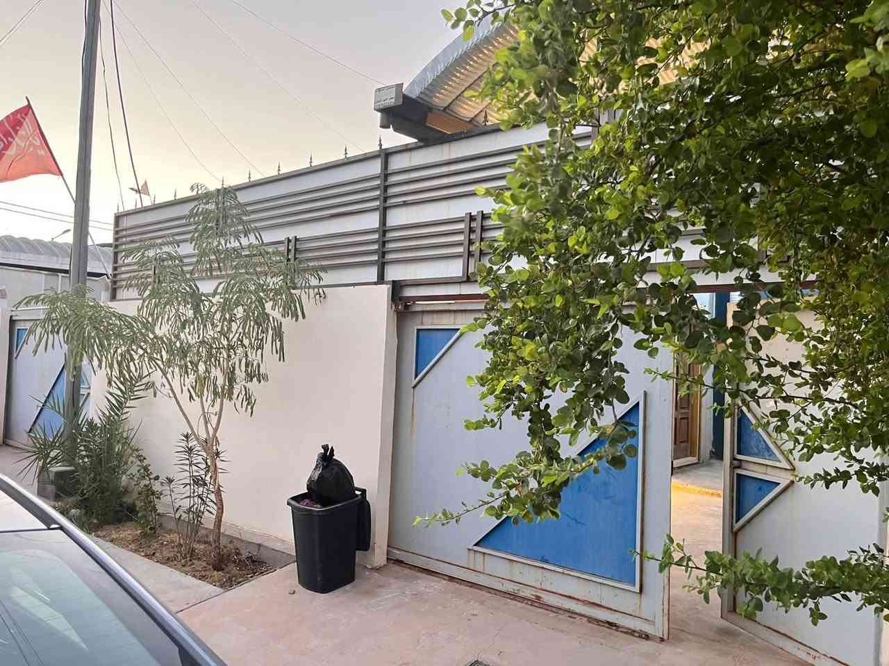 🏠 دار للبيع في قرية الغدير الثانية / مرحلة اولى
قرب مدرسة القرية (مدرسة البعد الرابع)
150 متر/ طابق واحد
البيت جاهز ويحتوي على استقبال، غرفة، صالة، مطبخ
خط وطني جاهز
خط مولدة جاهز
خط نت كيبل ضوئي
حديقة جاهزة
ماء وكهرباء كامل
كتايب ابواب للابواب الخارجية وابواب البلكونة، بالاضافة الى كتيبة للمكشوفة، ومكشوفة مسقفة. 
سقفية (عمارية) للطارمة
الكيبون للحائط 
(((سعر نقد ))))

📞 للاستفسار ***********

