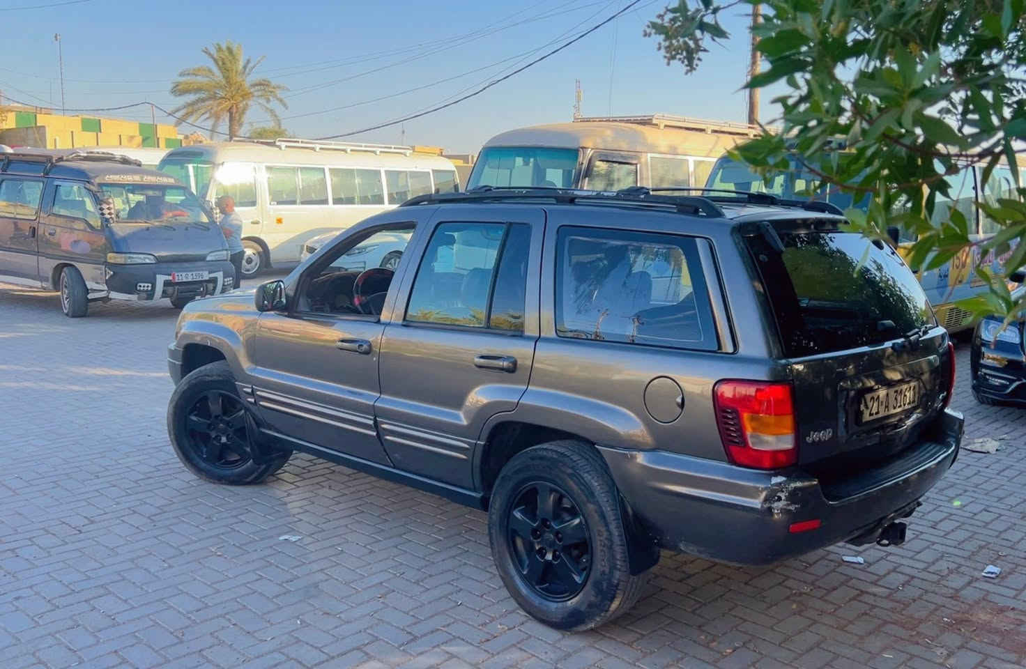 سلام علیکم سيارة جيب لمتد  للبيع بسعر 45 وبيه مجال 
ومستحيل اكو هيج نضافة بهيج سعر 
رجاء بدون مراوس فقط بيع 
موديل 2000 سياره خير من الله محرك8 سلندر بيه تبخير 
 شرط  صدر امامي وصدر خلفي جديد سيارة دفع رباعي 4X4 رقم انكليزي رقم الجديد رقم اسلیمانیة بسمي سيارة هزة جديدة تایرات اخو جديد سيارة جامات كهرباء لايت زينون تبريد شغال سيارة ضفيرة جديد متعمر فيت بمبم جديد بلكات جديد يعني كولشي جديد سیاره صبغ حزام حادثه جاملغ وبنيد كلش خفيفه
  دواخل نضيفه شاشه ايبات سيارة حلوه ونضيفه
سياره عائليه وجاهزة السيارة احلة من الصور
مكاني بغداد 
‭***********‬
