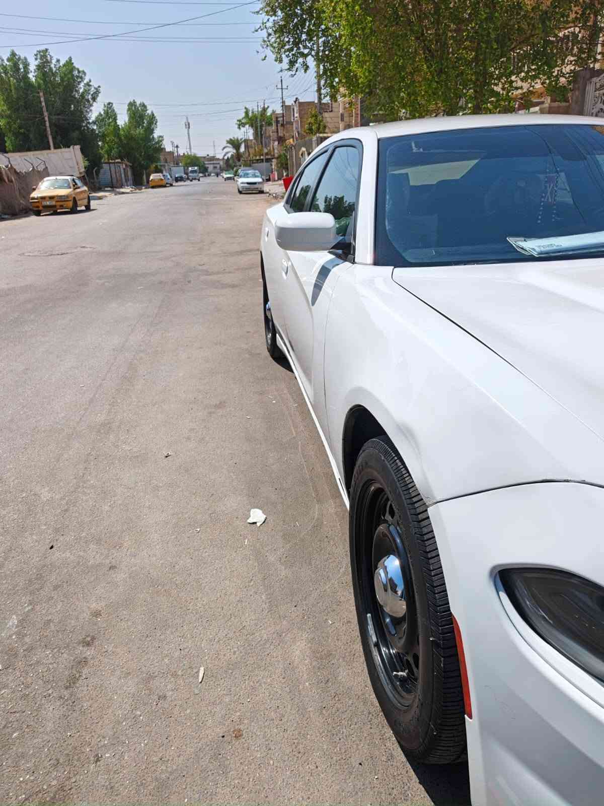 جارجر بوليسيه 19 اصل ابيض مكينه 5700  رقم بغداد  السعر 155 اوبيها مجال مكاني بغداد
مواصفات السياره نقطه عمياء 

حساس خلفي 

شاشه كار بلي 

سياره جاهزه خير من الله استخدام شخصي ماشيه السياره 130 mil 
للاستفسار ‏‪***********‬‏

