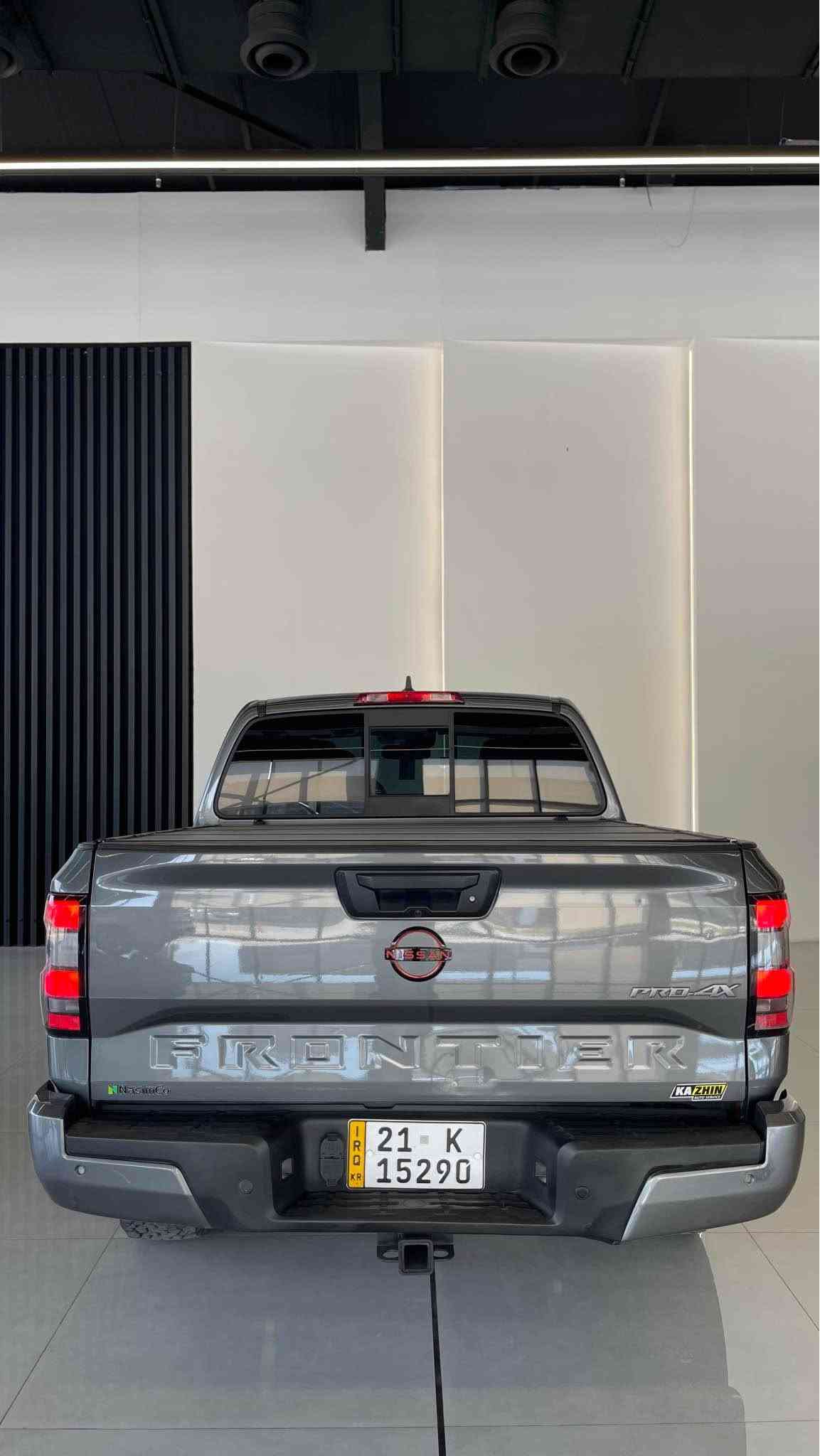 سڵاوتان لێبێت nissan fronter pro 4x مۆدێل٢٠٢٢ سەیارەکە کەنەدییە ٤٠،٠٠٠ مایڵ ڕۆشتووە تەنها بستێک لە بۆنیتەکەی پ.د،ڕ هەیە بۆیاخی نییە سەیارەکە گێڕو مەکینەی نەکراوەتەوە و بەشەرت مەکینە ٣.٨ لتری ٦ بستۆنە 
مواصەفات:
بەسمە 
کامێرا ٣٦٠ 
حاسە
رادار
قفڵ ئەکسل
لایت لید+زینۆن
شاشە
کوشن چەرم +کارەبایی
ڕاداری ناوچەی کوێر
زۆر مواسەفاتی دیکە
نرخی 263 وەرەقەو مەجال
ژمارەی مۆبایل:***********
WhatsApp&Viber✅ السليمانية, العراق
