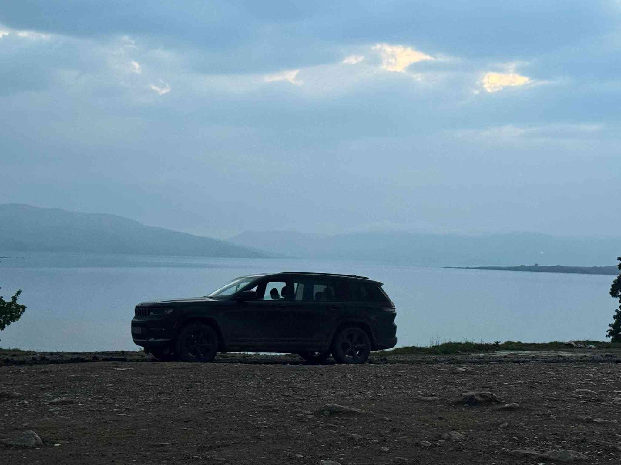 ‏ jeep Grand Cherokee Laredo L Black Top 2023
.
المواصفات الأساسية:
 • الموديل: Jeep Grand Cherokee• 
 • السنة: 2023
 • المحرك: V6 سعة 3.6 لتر
. ‎ 
*حادث بدون قطرة صبغ  وبدون اي قطعه تبديل فقط دعامية وضارب الحاسس مال ايرباك وطاگ الايرباك دشبول ودرگه گير ومكينه خير من الله الدشبول صافي متصرف عليهة اي دينار جاهزة من كلشي صدر مكفول امامي وخلفي 
*ممشه53 فقط 
*فتحة سقف
*مرقم بغداد بأسمي هزتهة مساقطه
 *7 راكب VIP منفصل
*شفتات سرعه
 *جنطه كهرباء
*رادارات مانع تصادم 
*اوتو ستوب خروج عن المسار 
*تشغيل عن بعد 
*تدفئه  مقاعد امامي خلفي مع المقود 
*تبريد 3 قطع
*شاشه كبيره لمس 
‌‎* رادارات جانبيه خلفيه 
‌‎* تحذير الخروج عن المسار 
‌‎* تحذير النقطة عمياء  .
‌‎* نظام تحذير عند التقاطعات.  
‌‎* المصابيح الأمامية LED.
‌‎* كشافات الضباب LED. 
‌‎* دخول ذكي. 
‌‎* بصمة  للدخول الذكي. 
‌‎* حساسات خلفية. 
* شحن لاسلكي
مكاني بغداد  تفاصيل اكثر متواجد خاص  بيع او مرواس حسب القناعه
رقمي ***********
*********** 
واتساب  فقط ⬇️
***********
