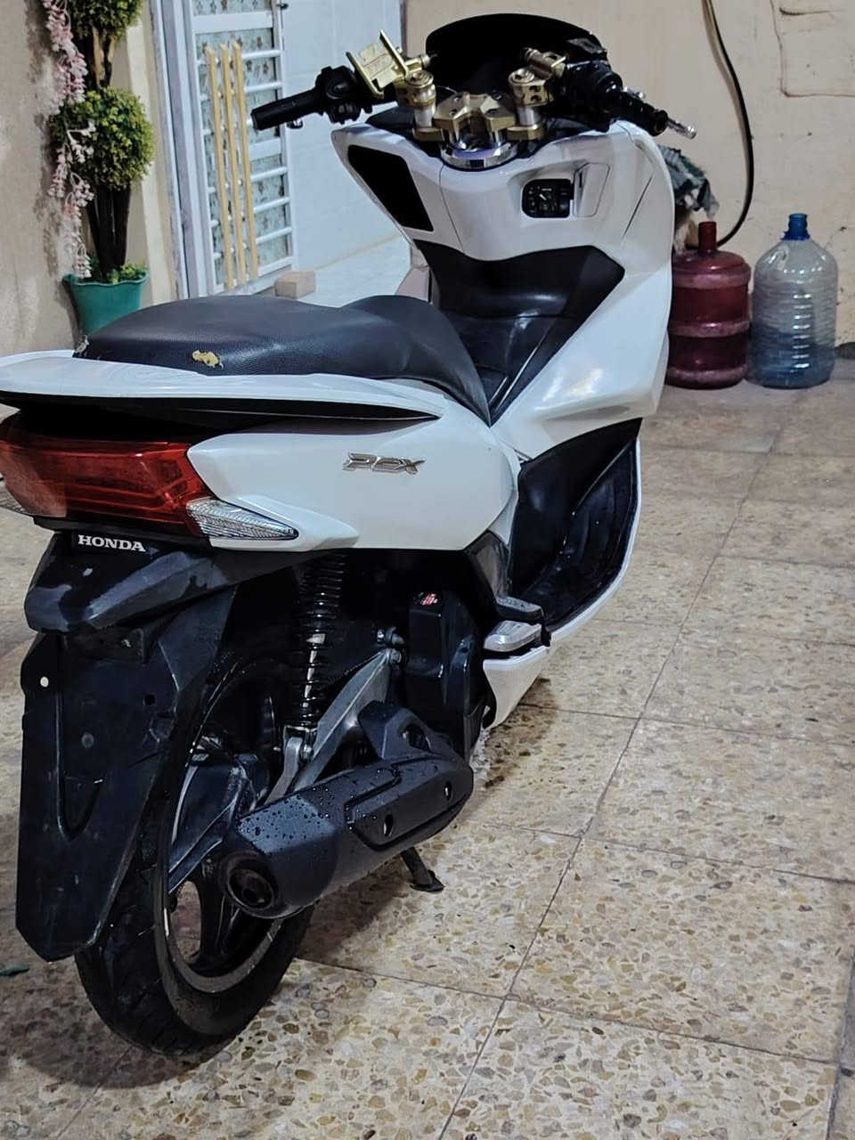 السلام عليكم دراجه بي سي اكس الجيل الثاني جي اف للبيع جيب فيتر وتعال المكينه مكفوله كهربائيات كلهه شغاله بيهه طغات قليله الدراجه نضيفه كلش السعر 11ونص وبيهه مجال المكان شهداء العبيدي الثانيه الإتصال ***********

