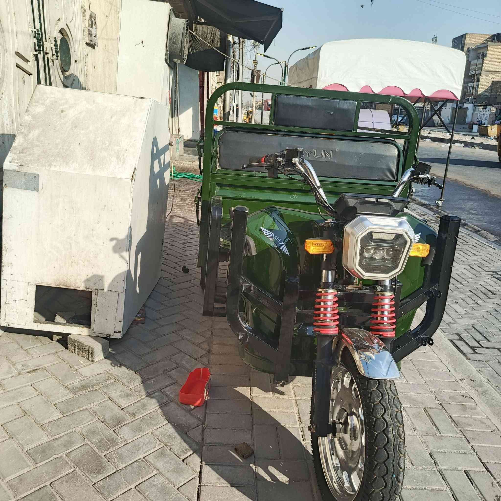 سلام عليكم ستوته شحن بطاريات ليثيوم على وضع الشركه الله شاهد بنجر ما بيهه وصل ظمان بيهه سنتين موديل 25 دايوان 
ماشيه 7000 نظيفه كلش مكاني بغداد  *********** 
بلعافيه على الي ياخذهه بعدها زيرو على وضع الشركة
