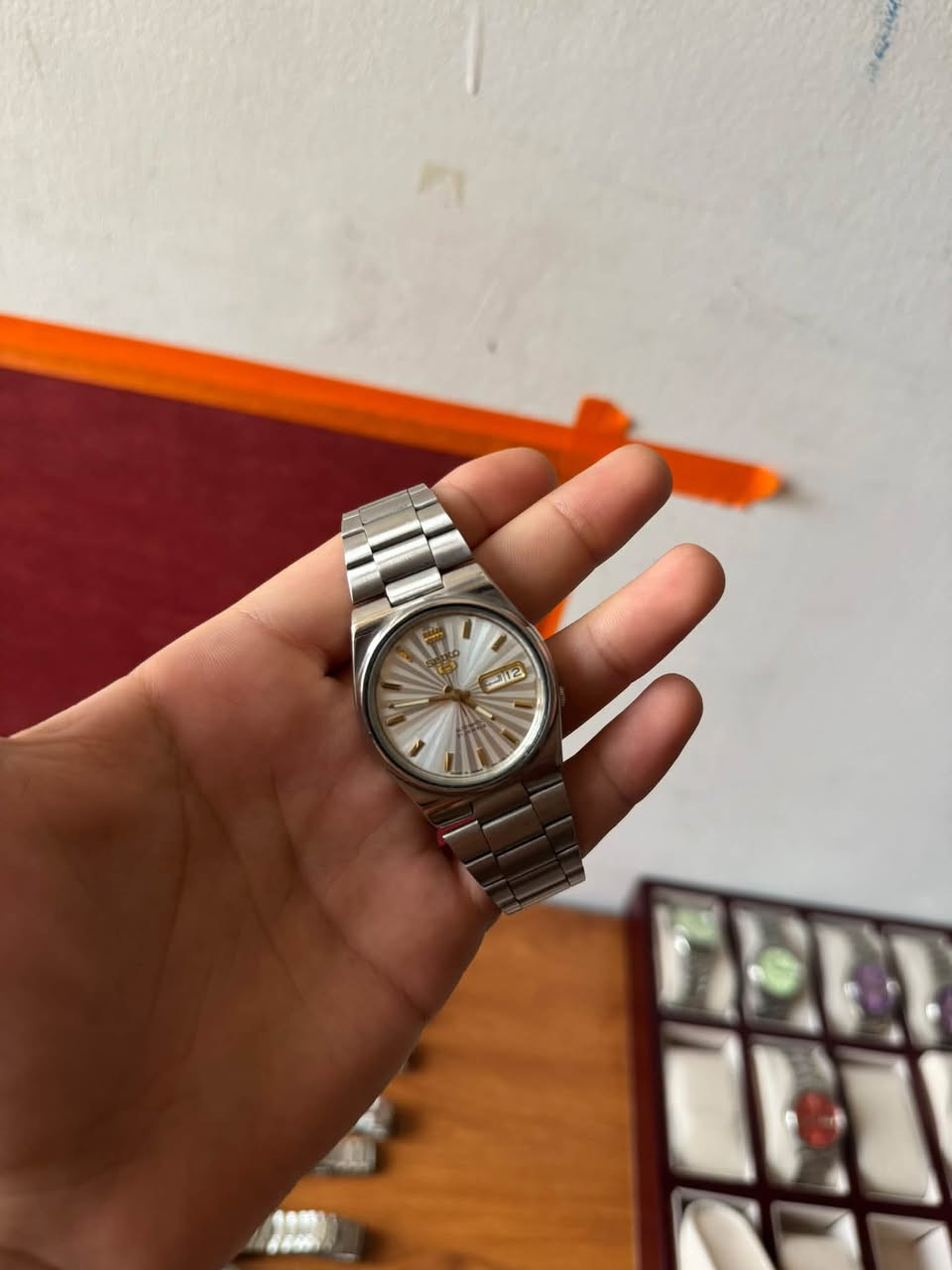 مجموعه ساعات يا احبتي
كل قطعه وسعرها للاستفسار
يرجى ارسال صوره القطعه خاص
او على الرقم الاتي ***********
