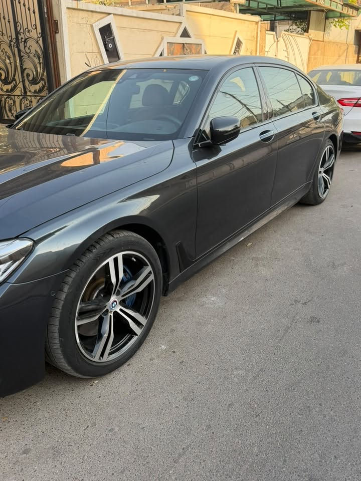 السلام عليكم BMW مديل 2017
750i سيارره جديده 
فول مواصفات 
سياره مكفوله 
الاستفسار /***********
