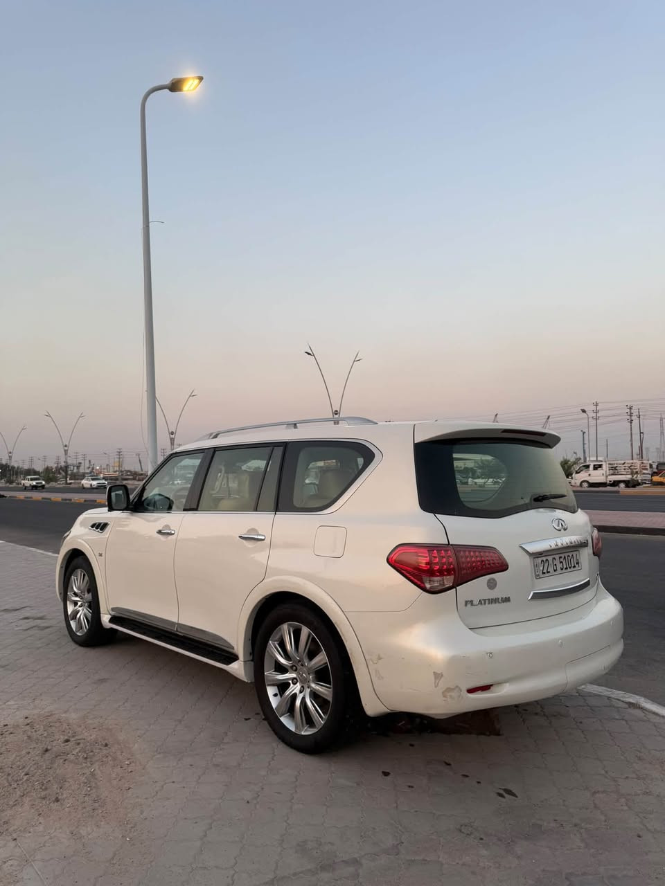 انفنتي qx80 موديل 2014
خليجي فول مواصفات كفالة عامة
محرك 8 سلندر 5.6
ماشية 290 الف كم 
فتحة سقف + ثلاجة + كراسي كهرباء + كاميرات 360 درجة  + حساسات امامي خلفي + رادار + السيارة بيها بعد هواي مواصفات 
سيارة رقمها اربيل بأسم كردي تريد تحويل تريد وكالة
السعر : 160$
المكان : البصرة 
للتواصل : ***********
