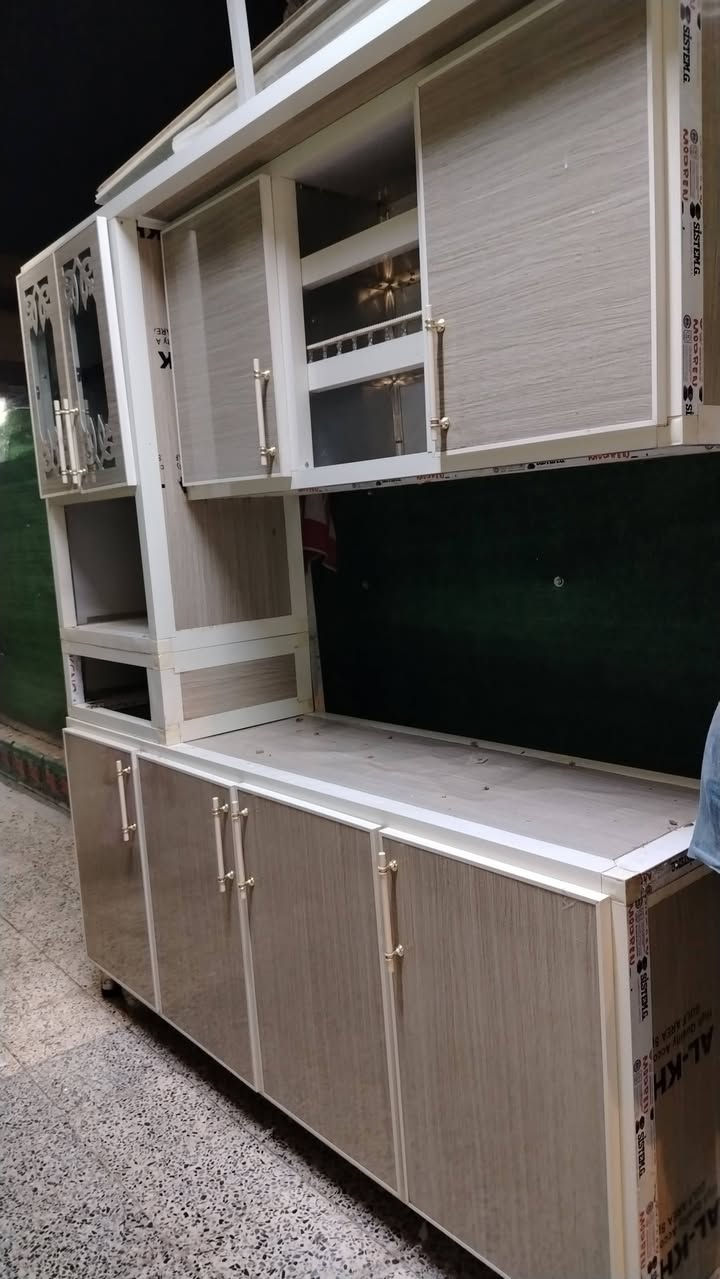 كاونتر مستعمل قليل نضيف يخبل
كلشي مابي تجي وتشوفه بعينك مكاني الشعله ٣٥٠ بي مجال 
تواصل اتصال فقط ***********
