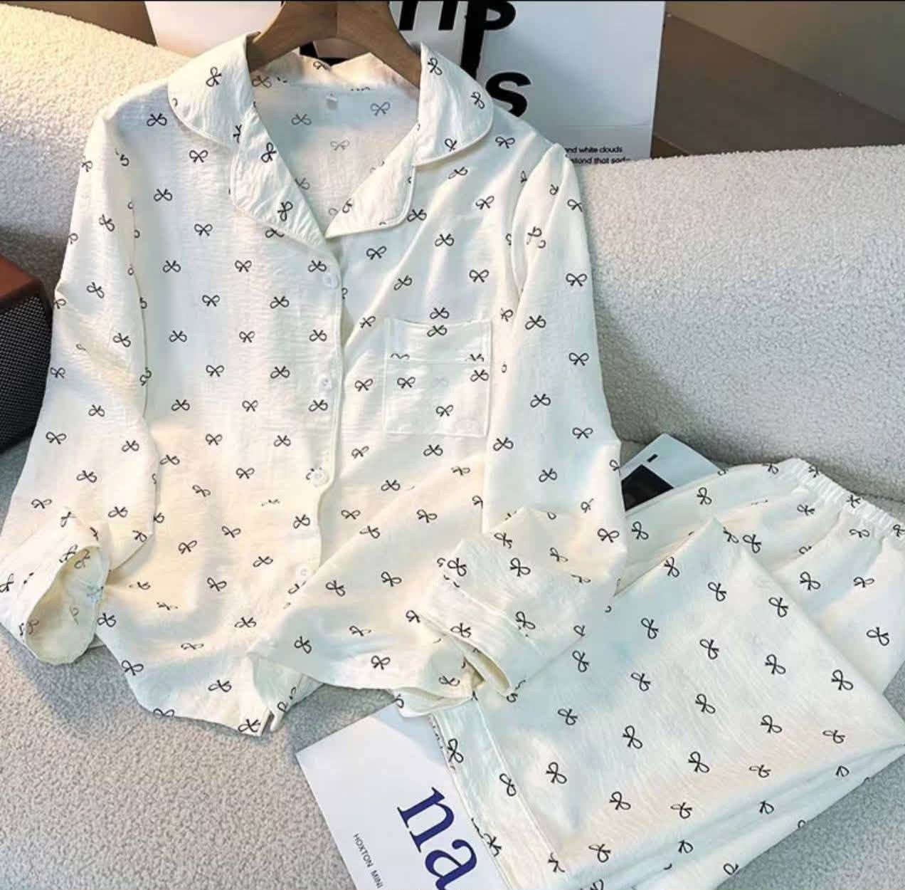 عندي تراكات بهاري ٨قطع رايدتهم ع ٥٠ الف

نص مكتوب في الصور:
- متجر قمر
- Qamar store