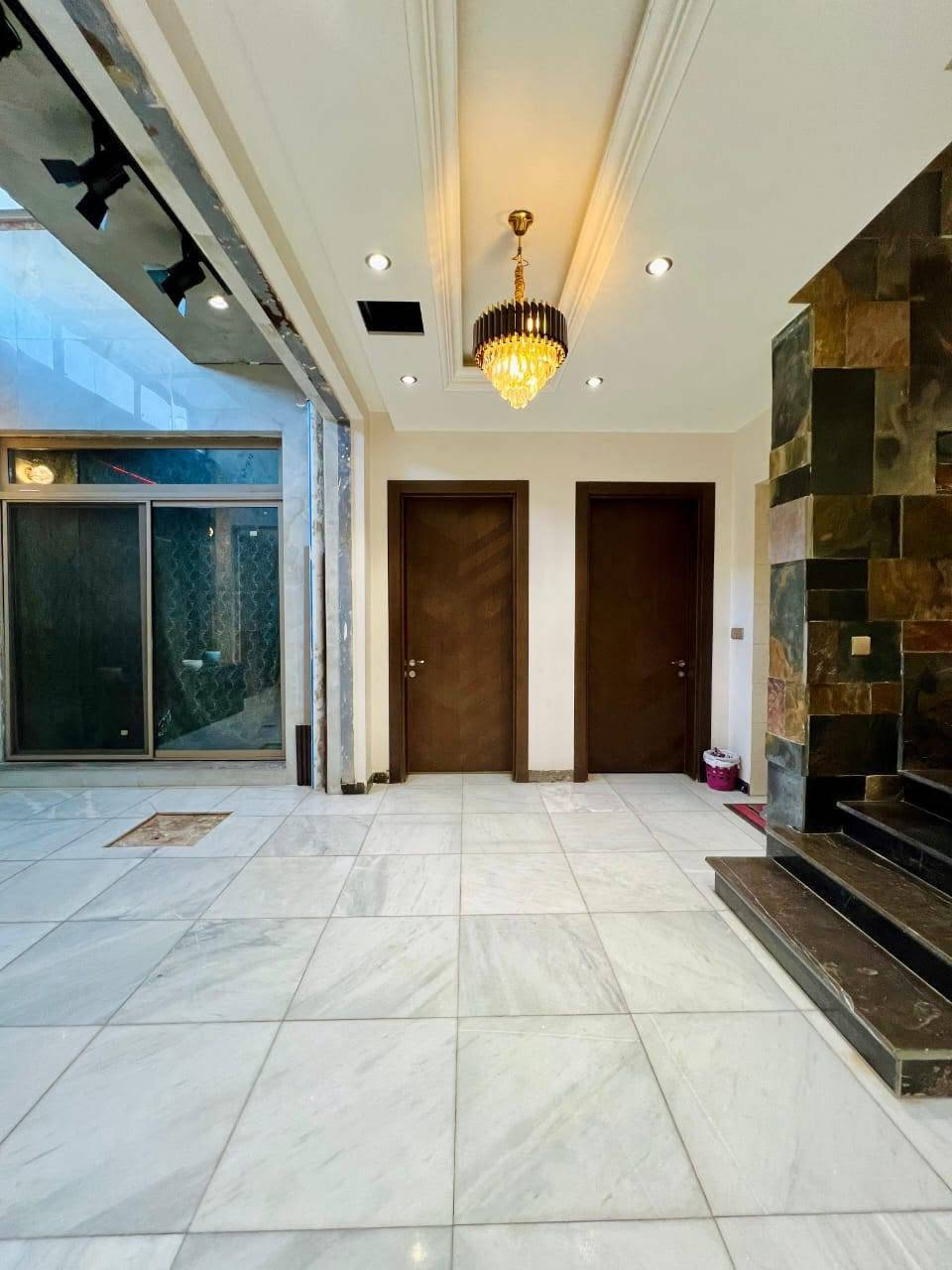 🏡 دار حديثة للبيع – البيجية | بناء 2025

فرصة مميزة لامتلاك دار حديثة بتصميم عصري وموقع ممتاز.

📍 الموقع: البيجية
📐 المساحة: 300 م²
📏 الواجهة: 10 متر
📄 سند مستقل

✨ مواصفات الدار:

- 8 غرف نوم ماستر
- صالة واسعة
- مطبخ حار ومطبخ بارد
- حمام ضيوف
- كراج للسيارة

🏠 دار حديثة بتشطيبات مميزة، مناسبة للسكن العائلي أو للاستثمار.

📞 للتواصل والاستفسار:
***********
