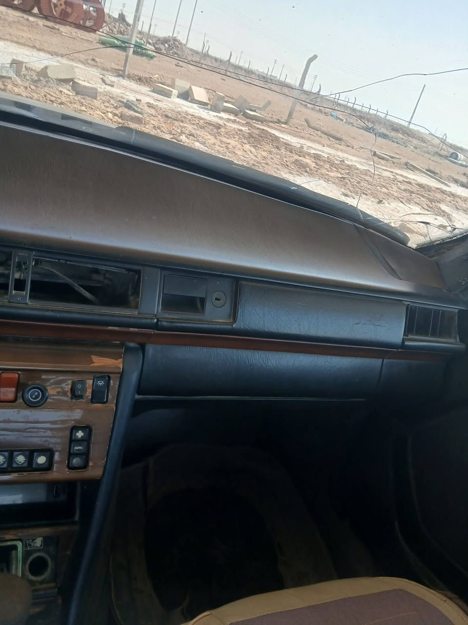 مكينه ٢ونص حاويه سياره بأسمي تحويل ثاني يوم تبريد شغال كهربائيات كامله تخم تاير حداده خلفي وامامي جديده قواعد دبل سليمه مكينه بالجيس هسه شادها صبغ جماليه فرن حراري وصبغ درجه اولى بس عوزها جام امامي مفطره وترايش  يعني شغلات بسيطه يراد ترتيب السعر ٤٣ وبيها مجال للطيبين ***********
