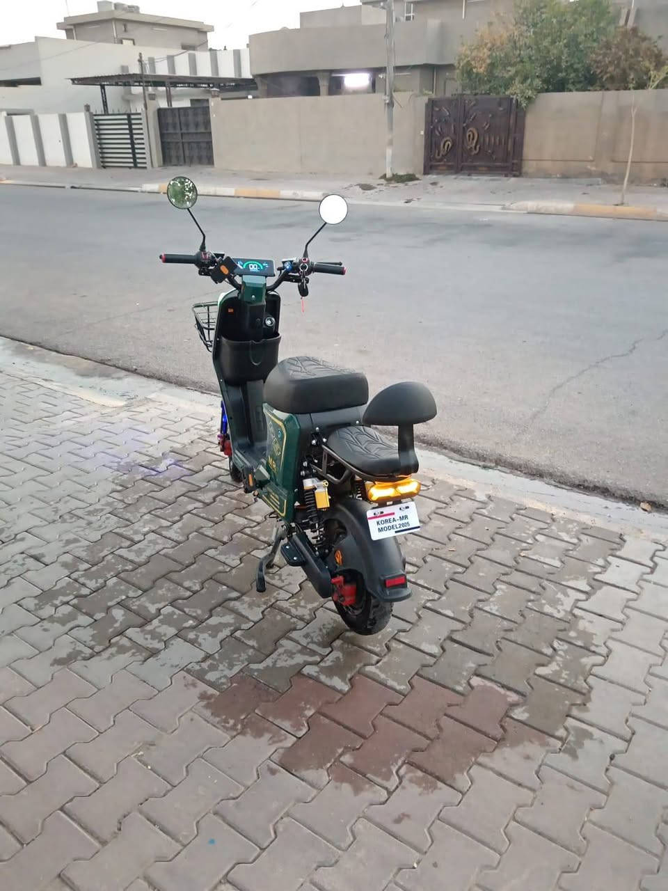 سلام عليكم متاح باسكل شحن  R8 كامل شغال نقص بطاريه فقط نشرات لايت كامل شغال بل شرط سعر 450 بي مجال مستعجل بيعته دراجه ضمان وشرط كركوك حي النصر ***********1
