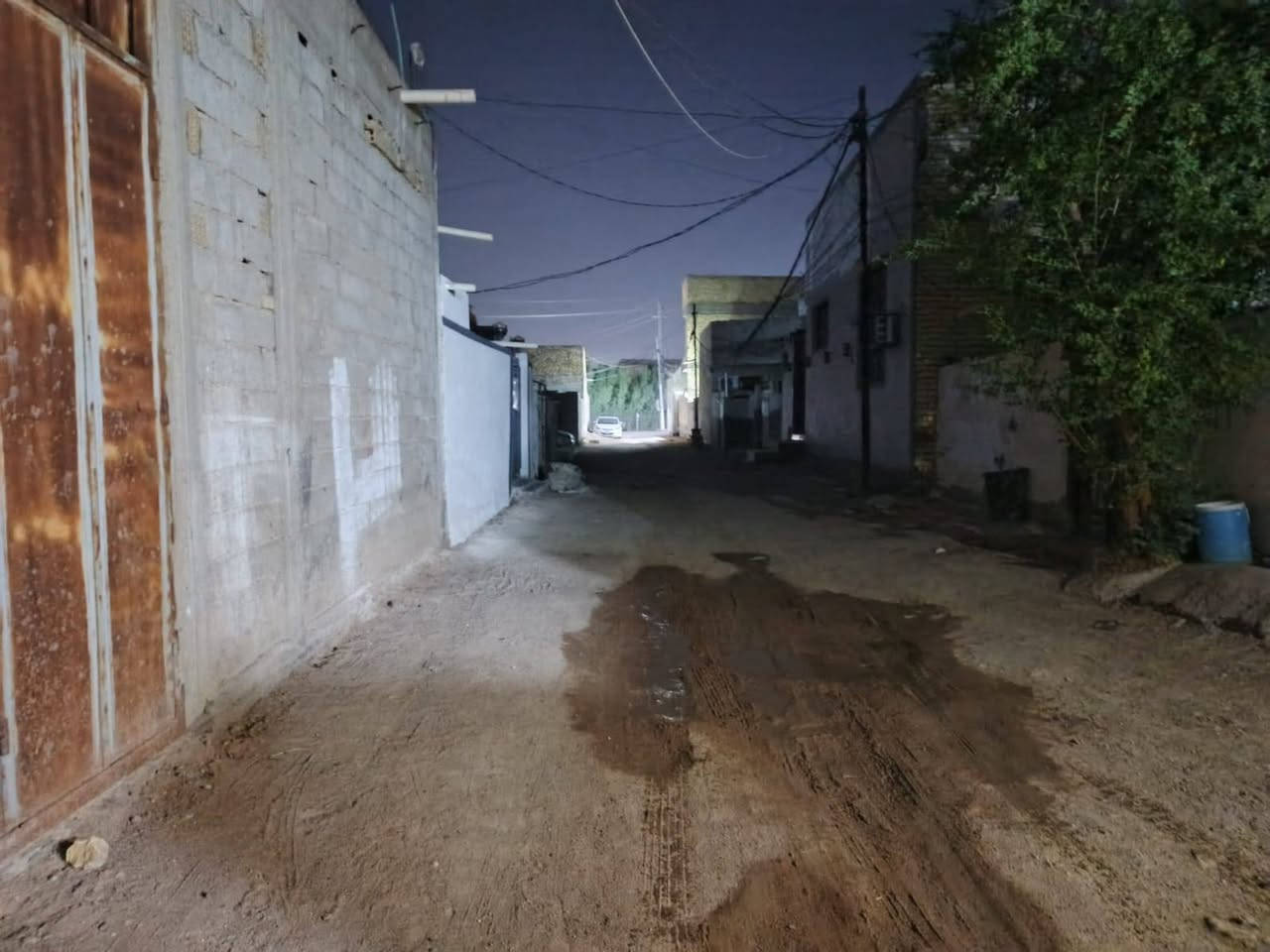 يالله
سلام عليكم 
عرض مناسب وبيت نضيف جداا 
بيت مساحه 100م 
وجه 8.75 ونزال 11.5
غرفه 4/5 
استقبال 4/5
مطبخ 4/4
صاله 4/4
ارضيه بورسلين والحمام ومطبخ اجدار سيراميك بيت نضيف سقف عكاده 
موقع مميز جدا  علوه الفحل شارع صوره العباس شارع الفلل
ملاحظه طابو زراعي إقرار محكمه سند 25 وإنذار 
للاستفسار اتصل 
***********
