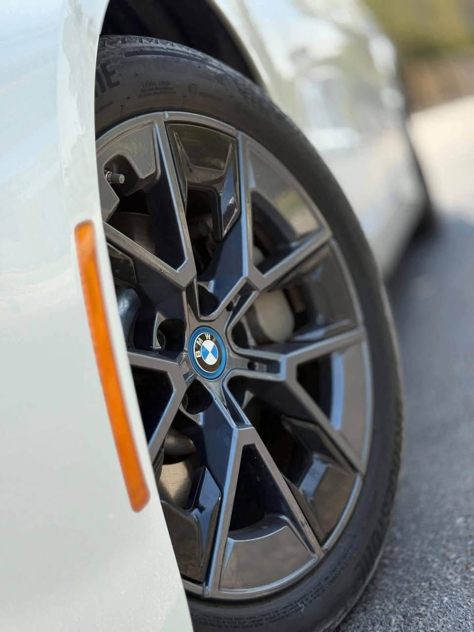 بيع مستعجل ارخص i4 و بدون ايرباك بالعراق … تم تنزيل السعر (26,000$) (بيع فقط بدون مراوس)

BMW i4 Edrive40 2023

كهرباء بالكامل

المواصفات:

بطارية 84 كيلو واط  (الشحنة تمشي 400-500 كيلومتر)

بانوراما

لايتات امامية متحركة عدسة Adaptive laser led

حساسات امامية وخلفية

رادات جانبية وامامية

كاميرا  خلفية

انارة محيطية ambient lights 

توقف ذاتي

تنبيه اصدام للمركبات وللاشخاص

محدد ومثبت سرعة + تنبيه الخروج من المسار

نظام الترفيه idrive 8 احدث نظام

ممكن عرض خريطة ويز على الشاشة الامامية (امام السائق)

داتا شو 

المسافة المقطوعة 35,000 ميل

مقاعد كهرباء + تسخين مقاعد + تسخين مقود قيادة

اوامر صوتية في النظام الترفيهي

السرعة من 0-100 خلال 5 ثواني

حادث السيارة : الجاملغ الخلفي فقط

بدون ايرباك (ايرباكات سليمة )

رقم الشاصي مرفق مع الصور

رقم الهاتف … متوفر واتساب

***********

